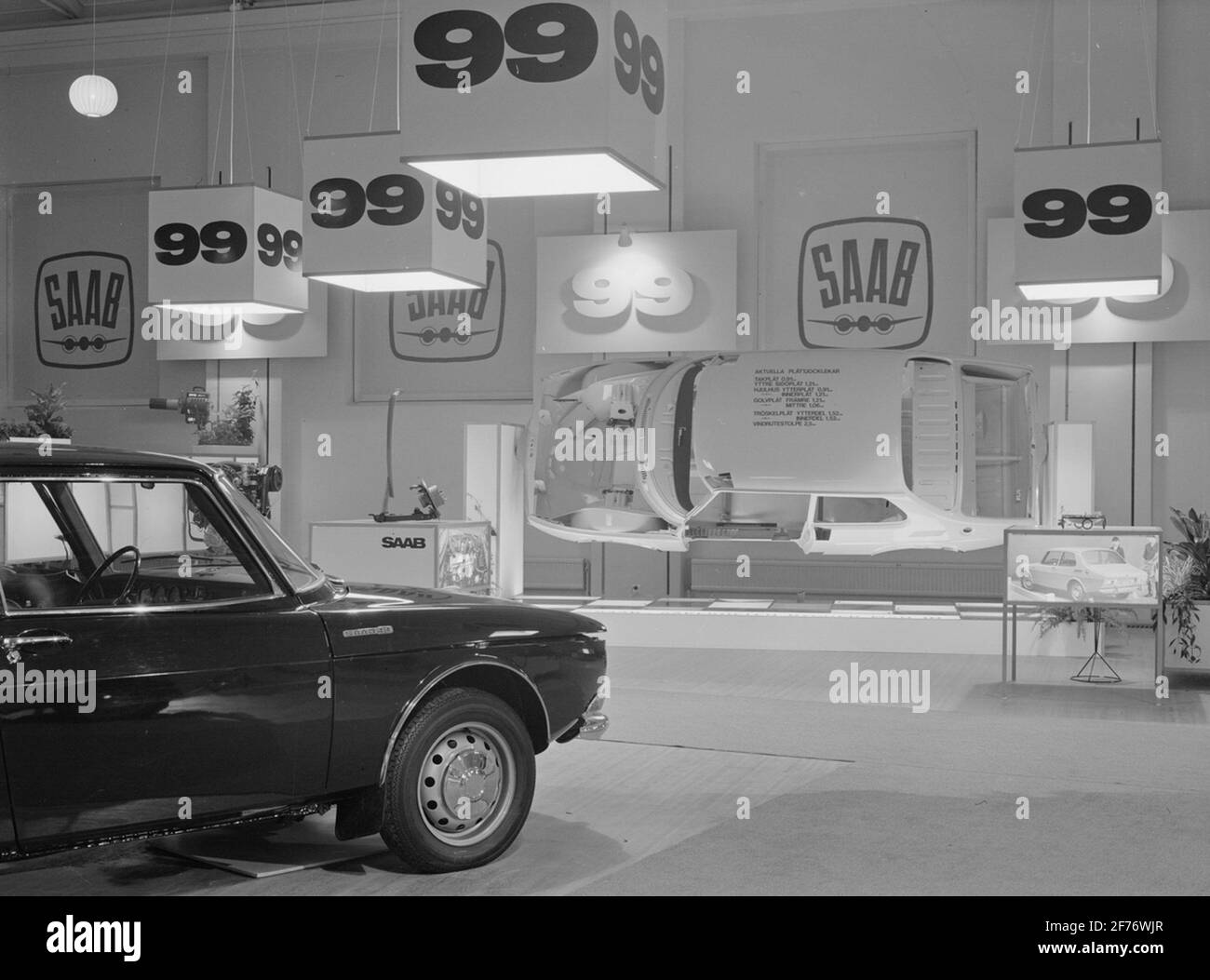 Bild aus der ersten Ansicht des neuen Saab 99, der am 22. November 1967 im Hörsaal des Technorama im Technischen Museum stattfand, kombiniert mit einer Ausstellung in den Wenströmshallen. Stockfoto