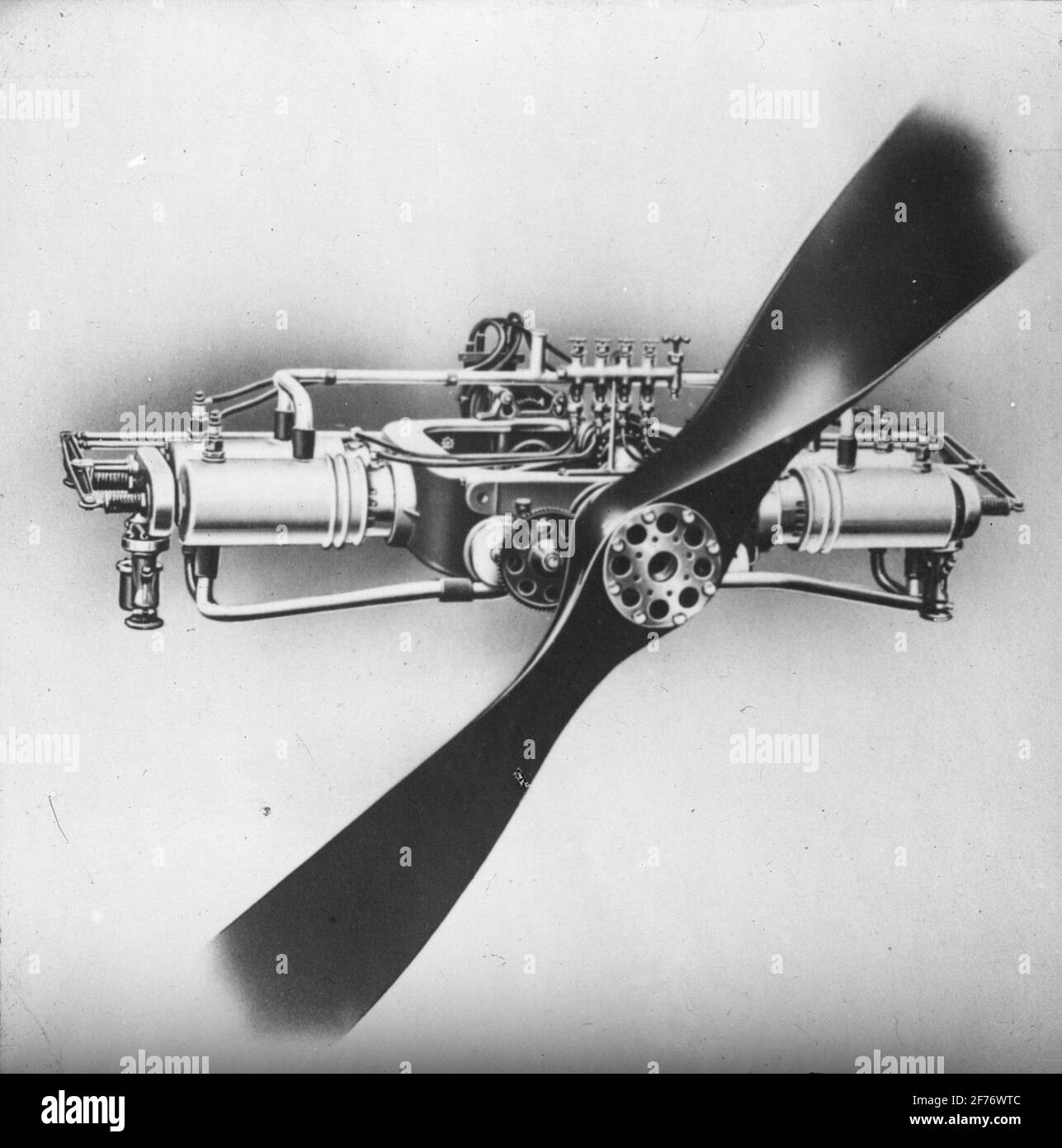 Skioptic Monitor mit Motiven von Flugzeugtriebwerken. Stockfoto