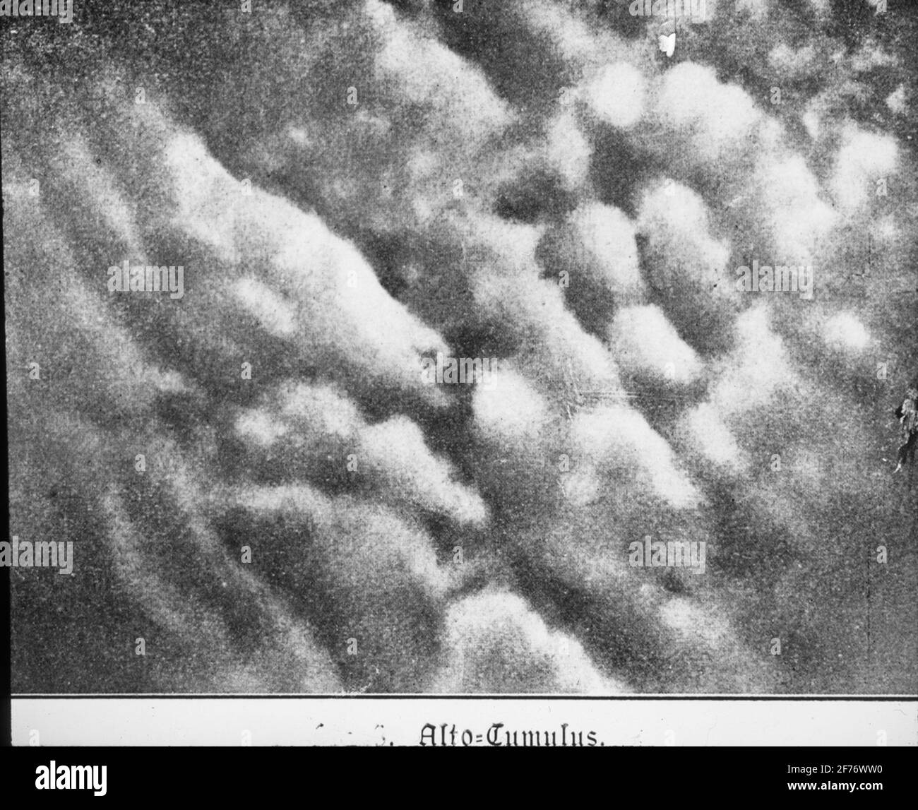 Skiopticone-Bild mit Motiven, die verschiedene Arten von Wolken berühren. ATTO-Cumulus. Stockfoto