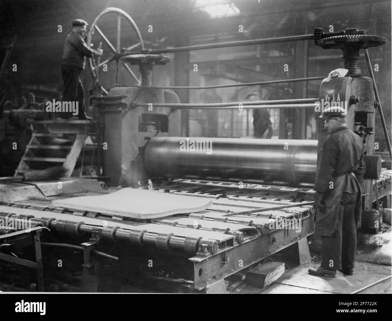 A.B. Schwedisches Metallwerk in Västerås, 1942. Wendbares Warmwalzwerk für breites Blech. Stockfoto