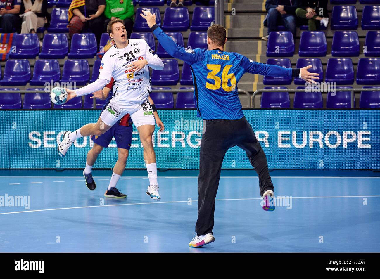 Barcelona, Barcelona, Spanien. April 2021. William Nilsen-Nygaard von Elverum Handball während der zweiten Etappe des Finales 1/8 des EHF Champions League-Spiels zwischen dem FC Barcelona und Elverum Handball im Palau Blaugrana in Barcelona, Spanien. Kredit: Gerad Franco/DAX/ZUMA Wire/Alamy Live Nachrichten Stockfoto