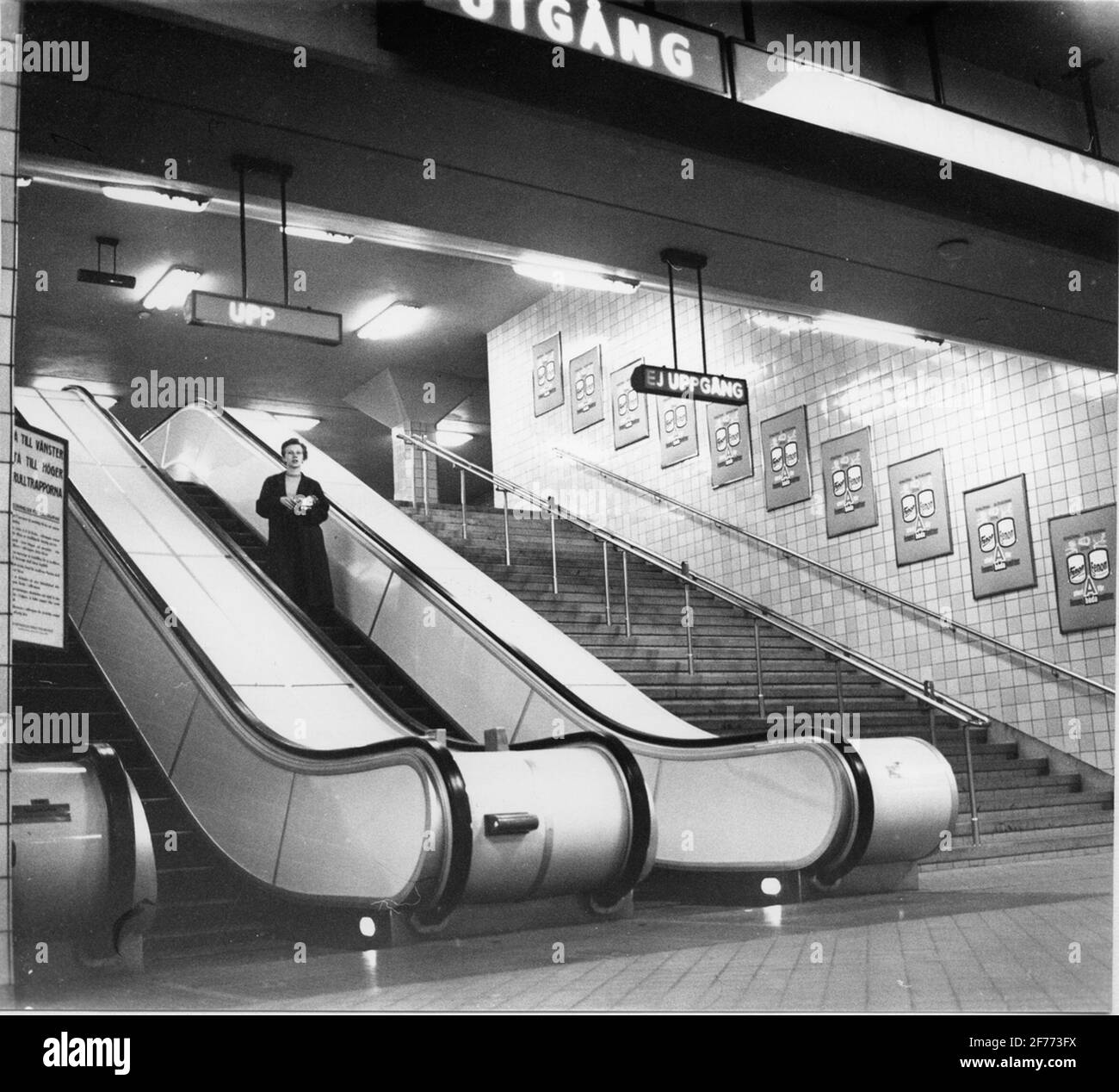 Rolltreppe zur U-Bahn-Station Hötorget, Stockholm. Stockfoto