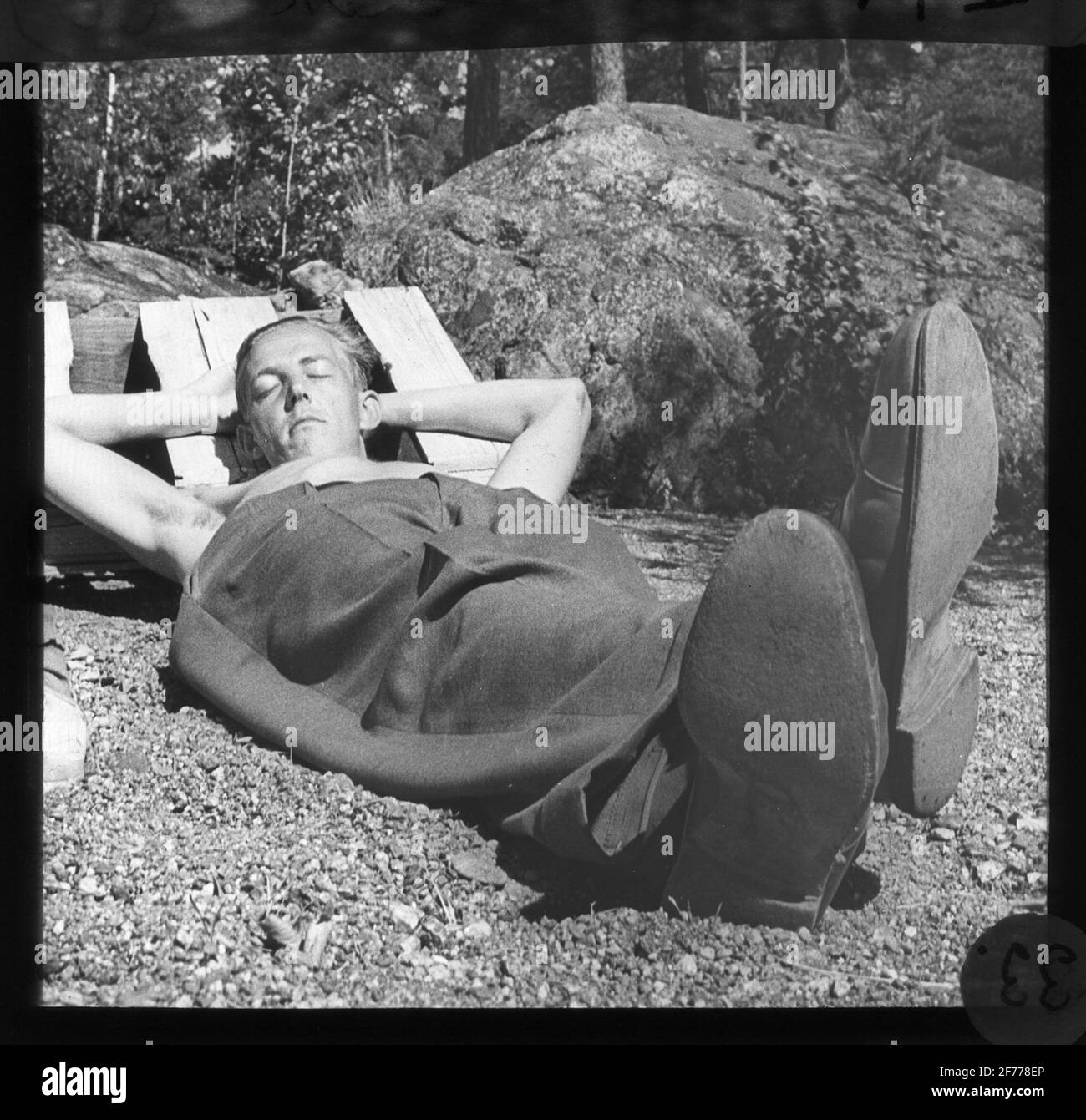 Skiopticon-Bild aus der Abteilung für Fotografie am Royal Institute of Technology. Verwendung durch Professor Helmer Bäckström als Vorlesungsmaterial. Bäckström war von 1948 bis 1958 Schwedens erster Professor für Fotografie am Royal Institute of Technology in Stockholm.ein Beispiel für eine 'exzessive' Perspektive auf Nahaufnahmen von Objekten mit großer Tiefe. Für weitere Informationen siehe: Bäckström, Helmer. Fotografisches Handbuch. Natur und Kultur. Stockholm. 1942. S. 165. Stockfoto