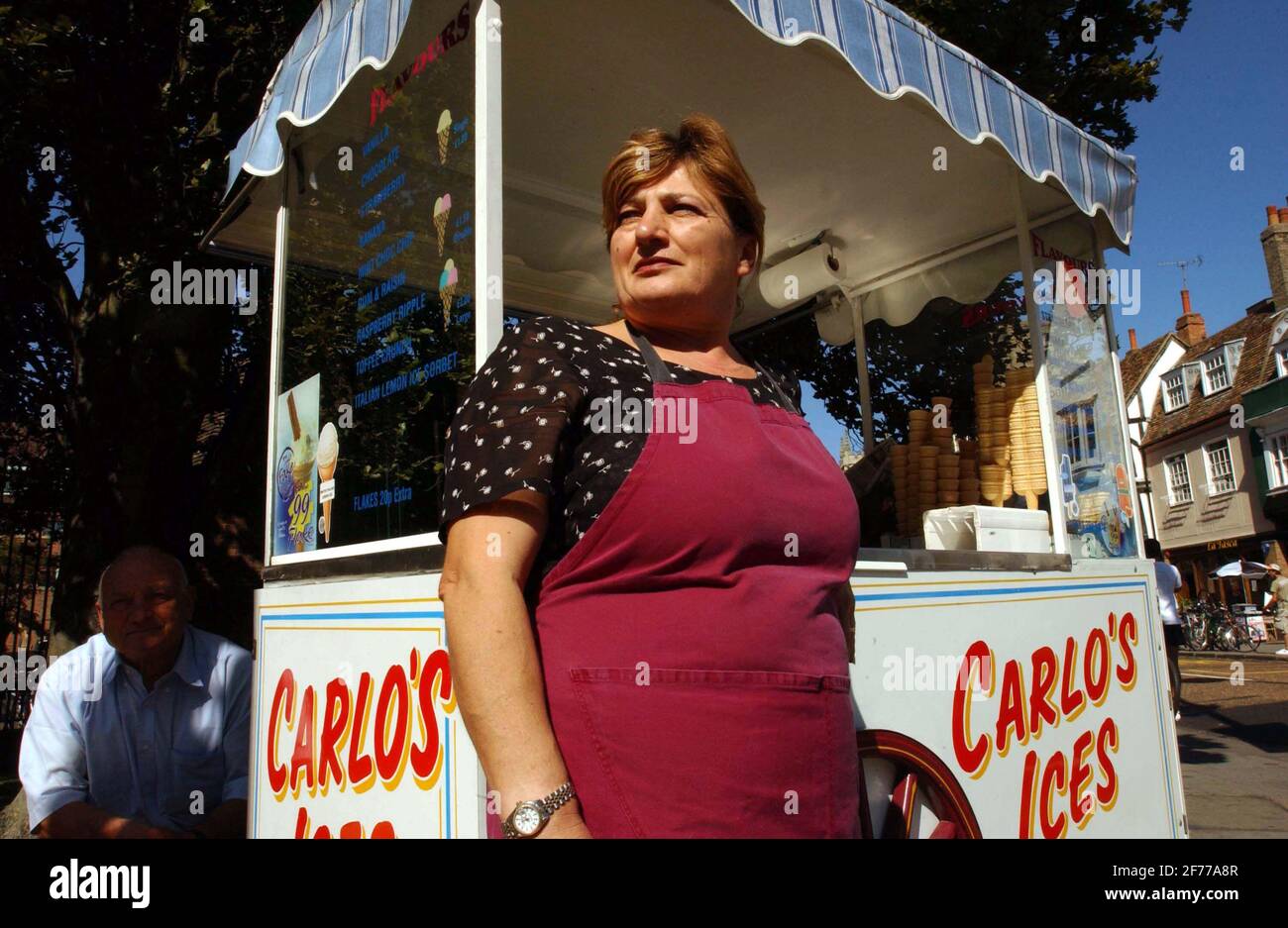 CAMBRIDGE ICE CREAM SELLER , LINA CAPORASO.2/9/05 TOM PILSTON Stockfoto