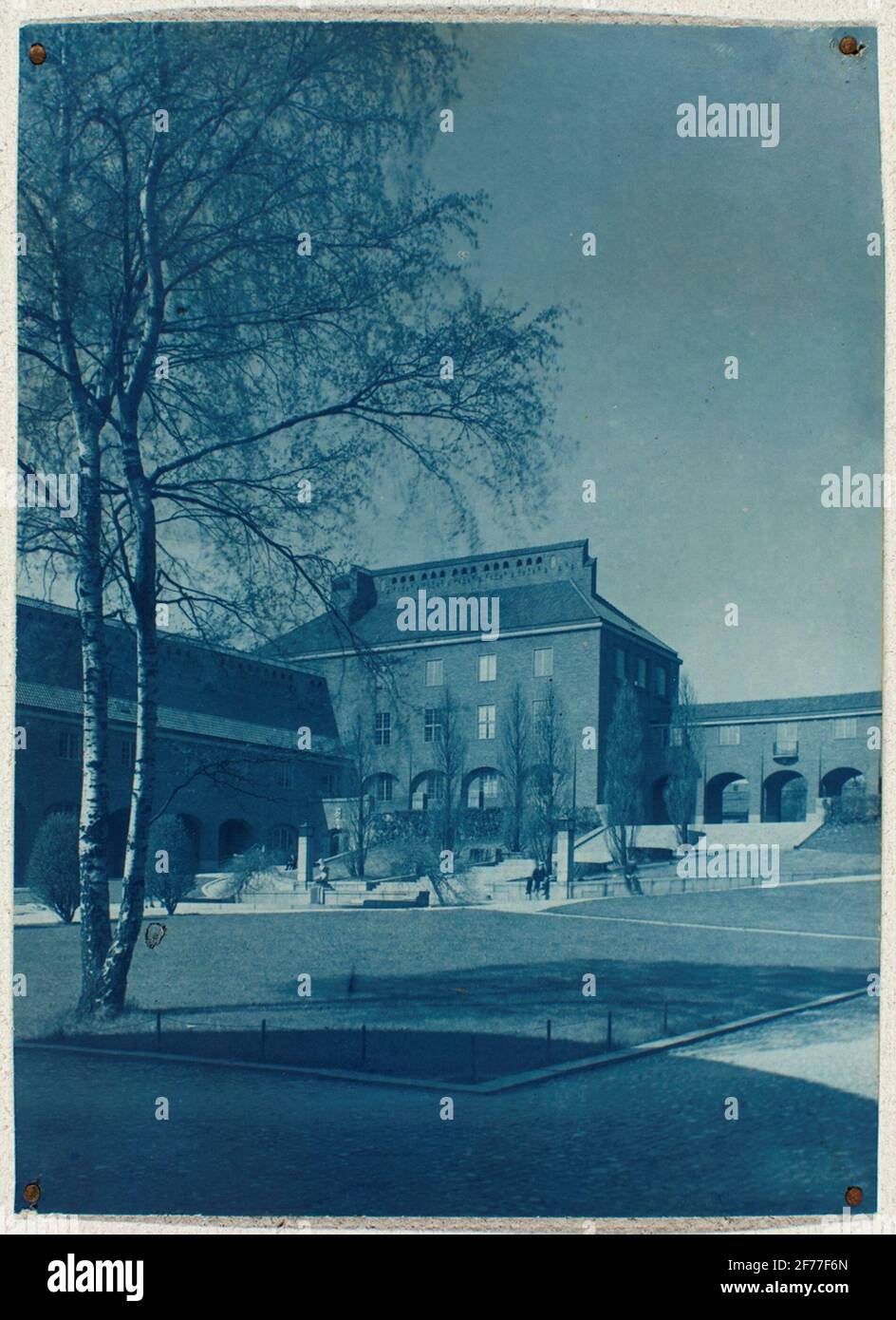 Unterrichtsmaterialien. Beispiele für ältere fotografische Verfahren. Ferrocyanid-Tonung von Eisen. Bewegungen des Royal Institute of Technology. Stockfoto