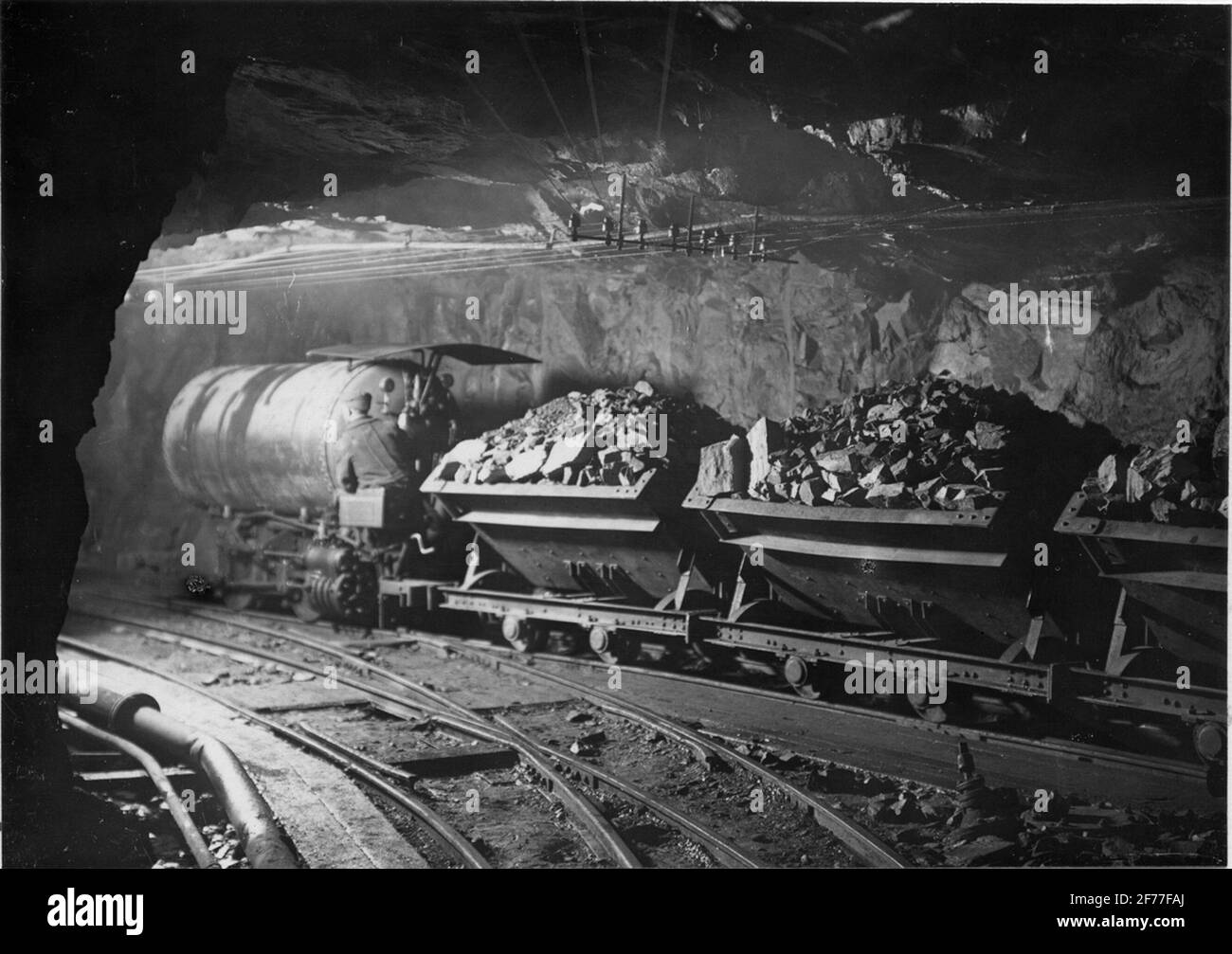 Eisenmine, Morberberg Field, Norberg.Transport in der Mine mit Druckluftlokomotiven. Stockfoto