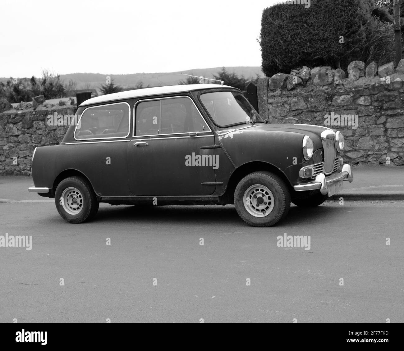 April 2021 1966 Riley Elf Mark II wird restauriert, während er noch in Gebrauch ist - Somerset, Großbritannien. Stockfoto
