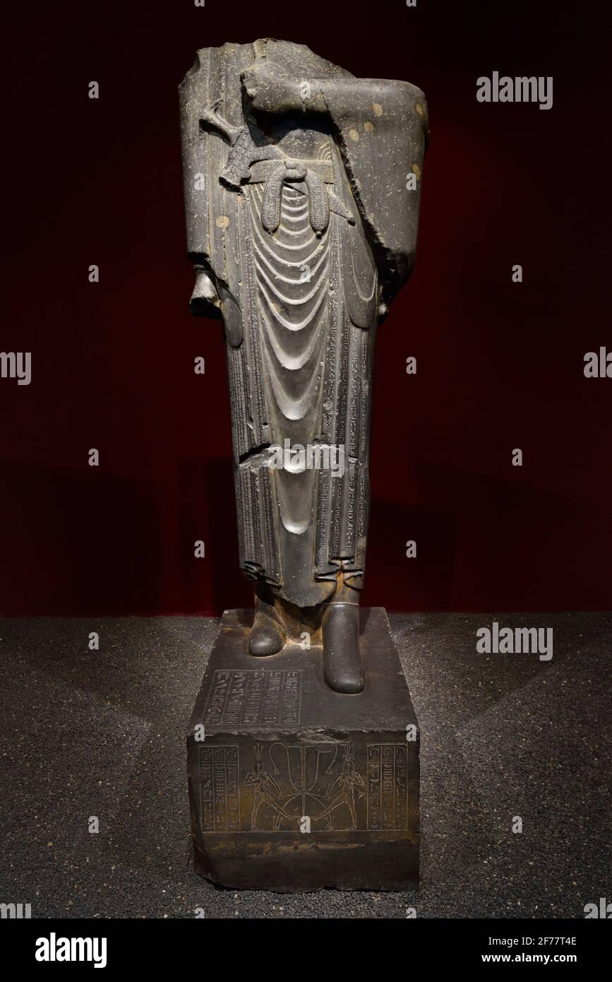 Iran, Teheran, Nationalmuseum, kopflose Statue von Darius dem Großen Stockfoto