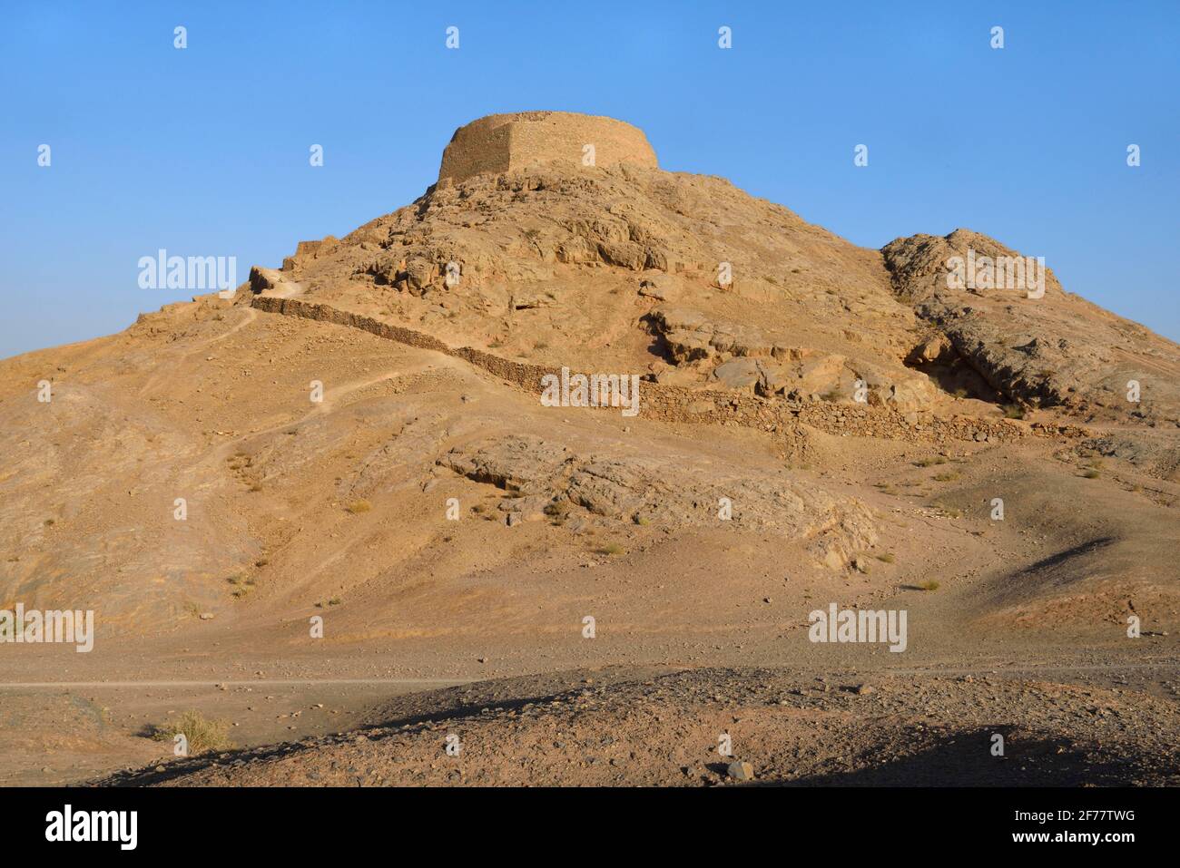 Iran, Yazd, von der UNESCO zum Weltkulturerbe erklärt, zoroastrischer Turm der Stille Stockfoto