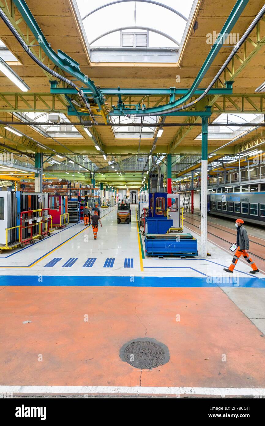 Frankreich, Indre et Loire, Saint-Pierre-des-Corps, SNCF Technicenter, das Industrietechnikcenter von Saint-Pierre-des-Corps, ist spezialisiert auf die komplette Renovierung von S-Bahnen in der Region Île de France, die ihre Lebensdauer verdoppelt, 650 Mitarbeiter aus rund 40 Gewerken arbeiten auf diesem 14 ha großen Gelände Stockfoto