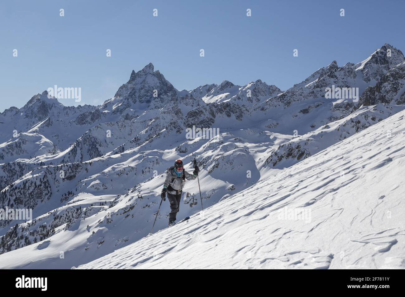 Frankreich, Isere, Belledonne-Massiv, Skitouren, im Hintergrund der Grand Pic de Belledonne (2977 m) Stockfoto