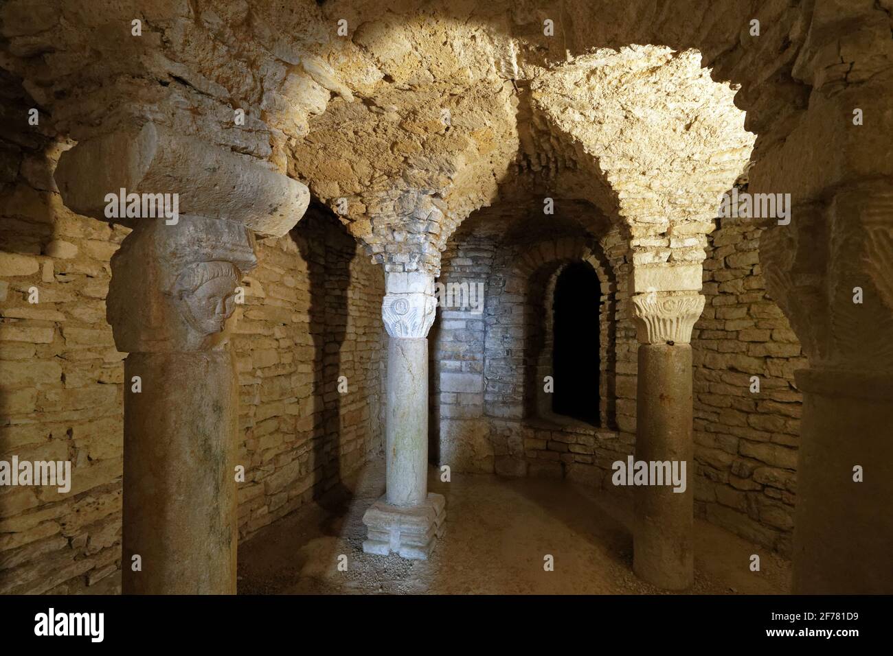 Frankreich, Côte d'Or, Flavigny sur Ozerain, bezeichneten die schönsten Dörfer Frankreichs (die schönsten Dörfer Frankreichs), die karolingische Krypta der ehemaligen Benediktinerabtei, in der sich die Fabrik von Anis de Flavigny befindet Stockfoto