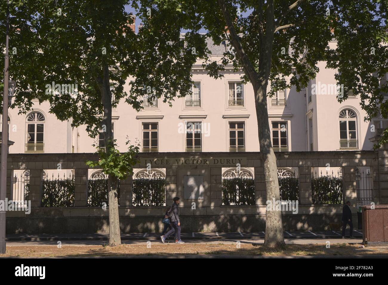 Frankreich, Paris, Victor Duruy High School, Main façade mit Blick auf den Boulevard des Invalides Stockfoto