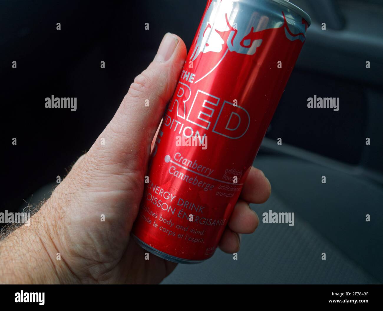 Eine Dose Red Bull Energy Drink, Red Edition. Quebec, Kanada Stockfoto