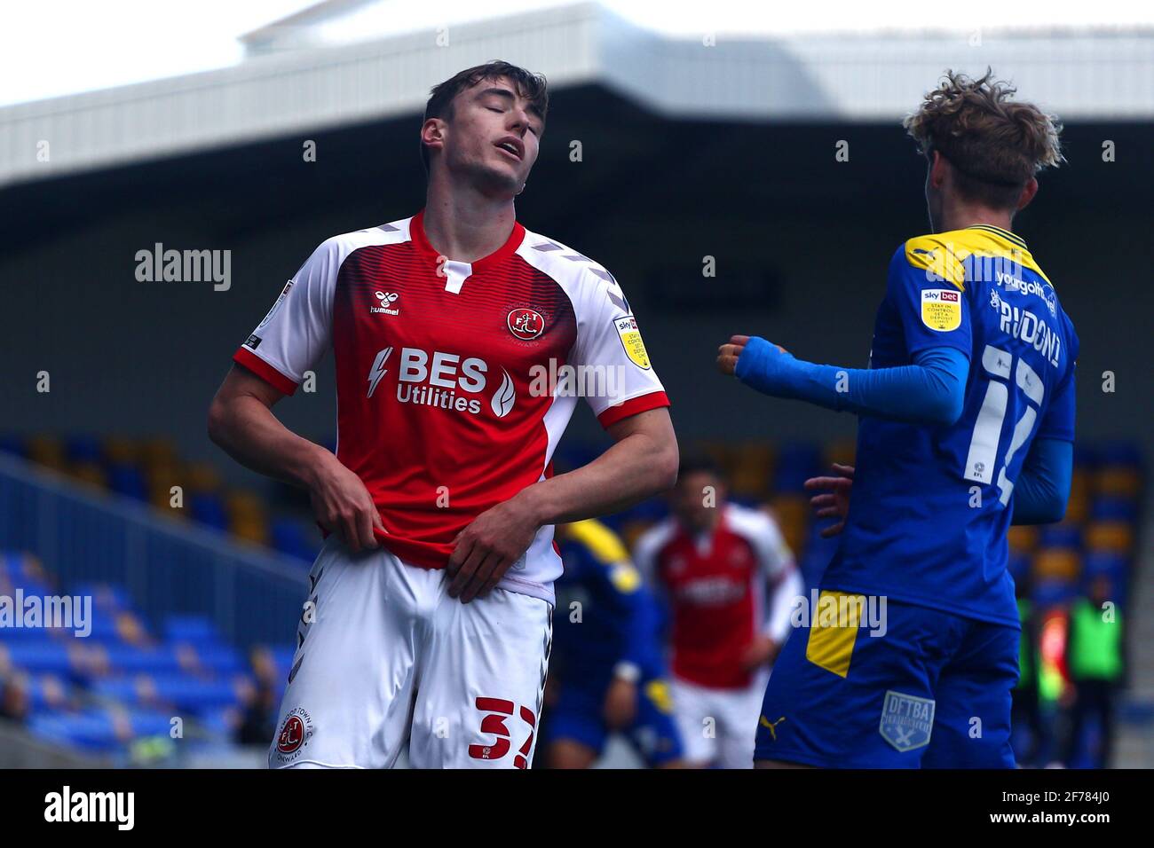 LONDON, GROSSBRITANNIEN. 5. APRIL: Harrison Holgate von Fleetwood Town ist am Montag, den 5. April 2021, während des Sky Bet League 1-Spiels zwischen AFC Wimbledon und Fleetwood Town in der Plough Lane, Wimbledon, London, zu sehen. (Quelle: Federico Maranesi) Quelle: MI News & Sport /Alamy Live News Stockfoto