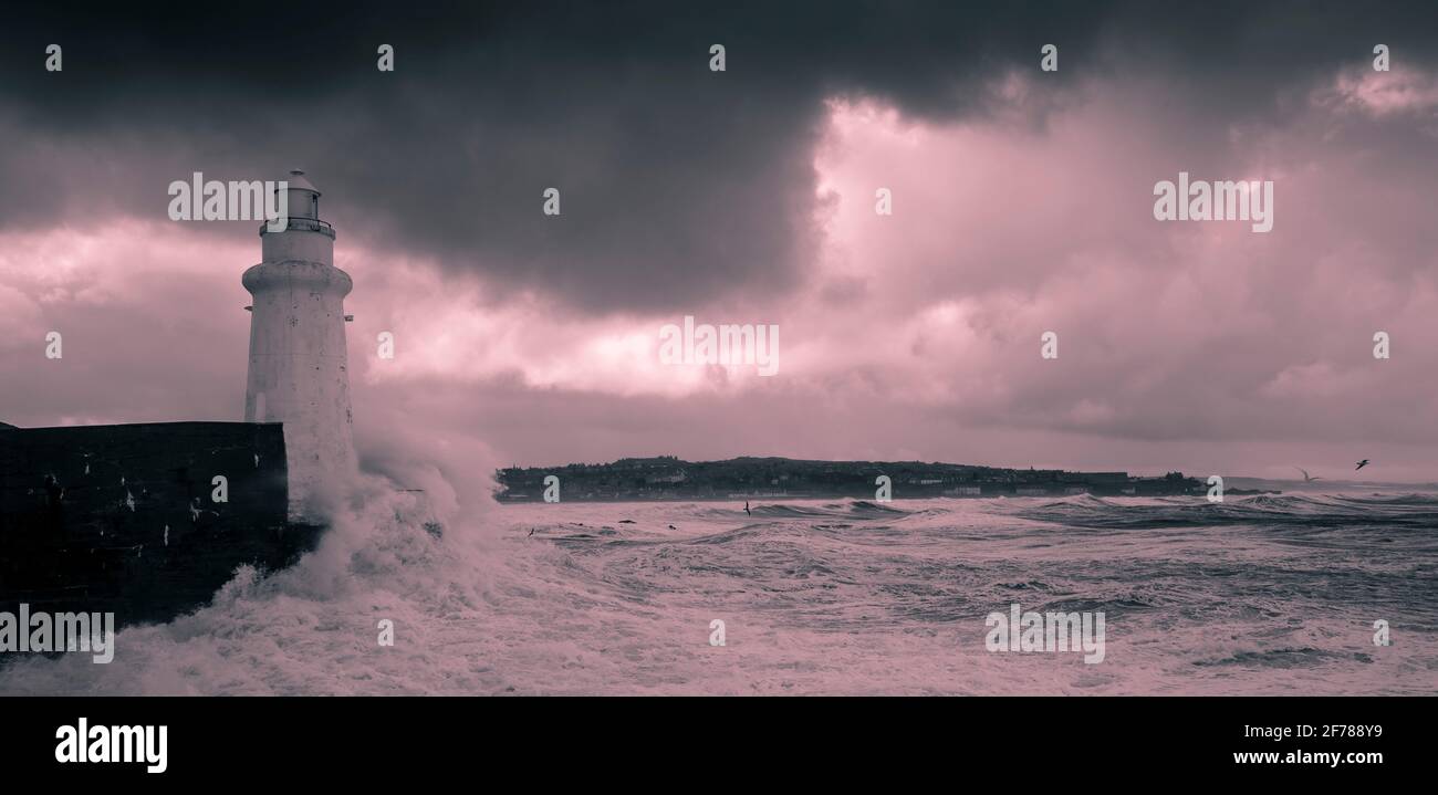macduff Leuchtturm schwarz und weiß Stockfoto