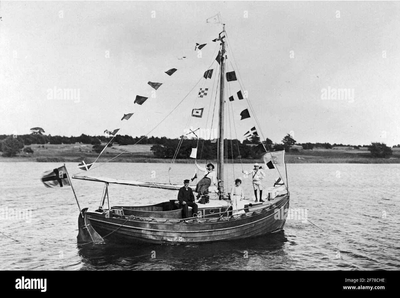 Avancez "gerade im Hafen nach seiner ersten Reise Landskrona - Karlskrona im Juni 1909 verankert. Stockfoto
