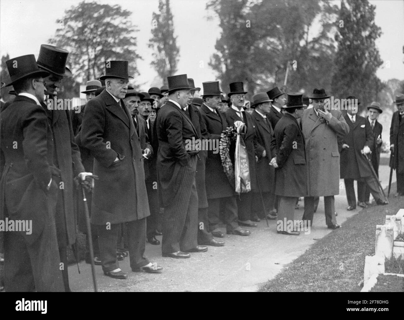Am Grab von Carl Daniel Ekman in der Northfleet Oktober 1934. Kranzpflanze. Stockfoto