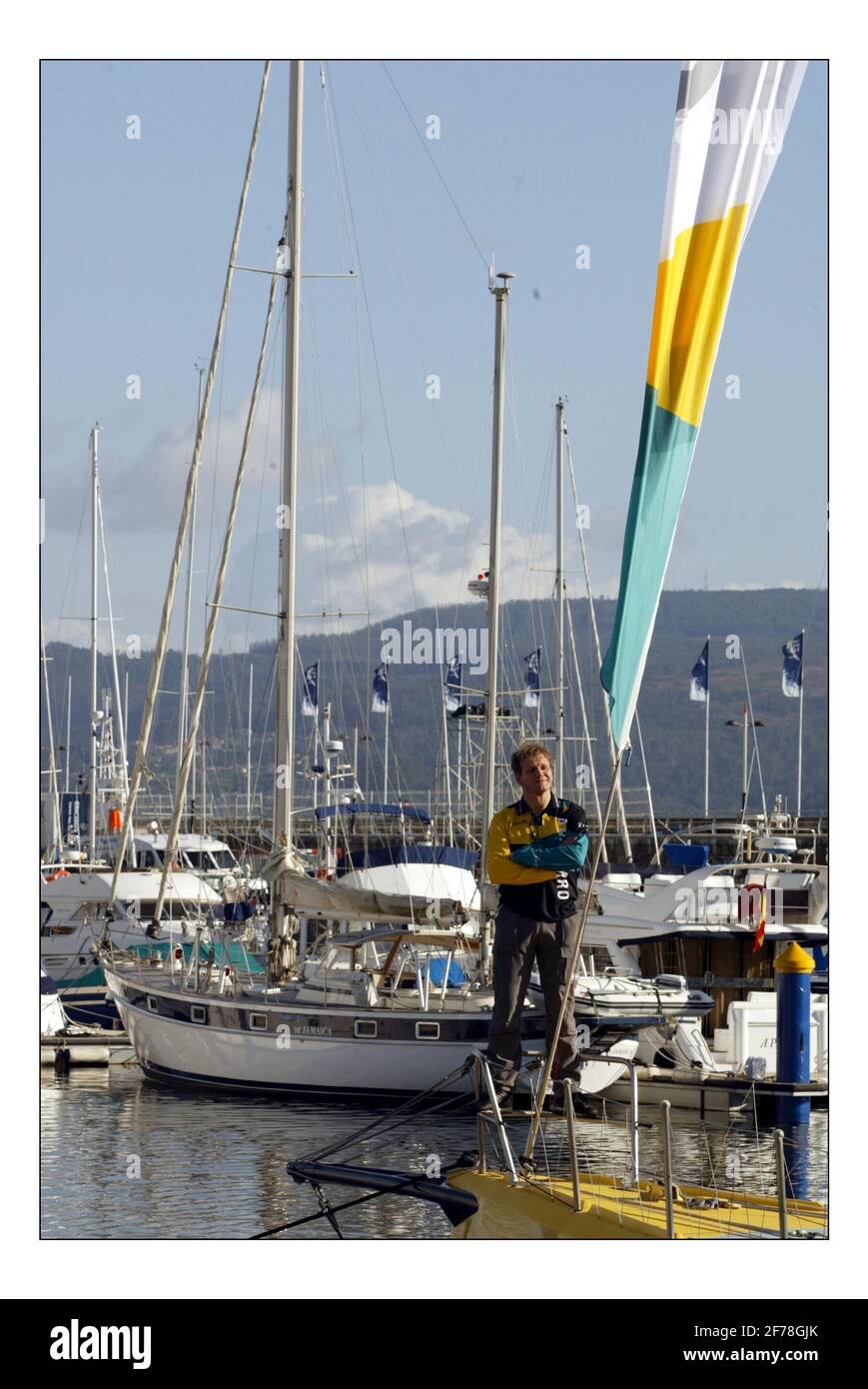 Gordon Ramsay kam als Lebensmittelberater für das niederländische Team zum Team von ABN AMRO beim Volvo Ocean Race. Er wird versuchen, den Geschmack und den nutricianal Inhalt der getrockneten Lebensmittel an Bord zu verbessern. Gordon konnte das Teamrennen beim ersten in-Port-Rennen des Weltrennens in Sanxenxo an der spanischen Nordküste beobachten.Bild David Sandison 4+5/11/2005 Stockfoto