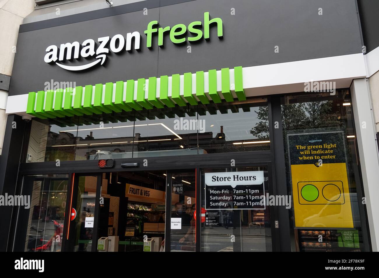 Amazon Frischwarenladen ohne Kasse in Ealing, London, England, Vereinigtes  Königreich, Vereinigtes Königreich Stockfotografie - Alamy