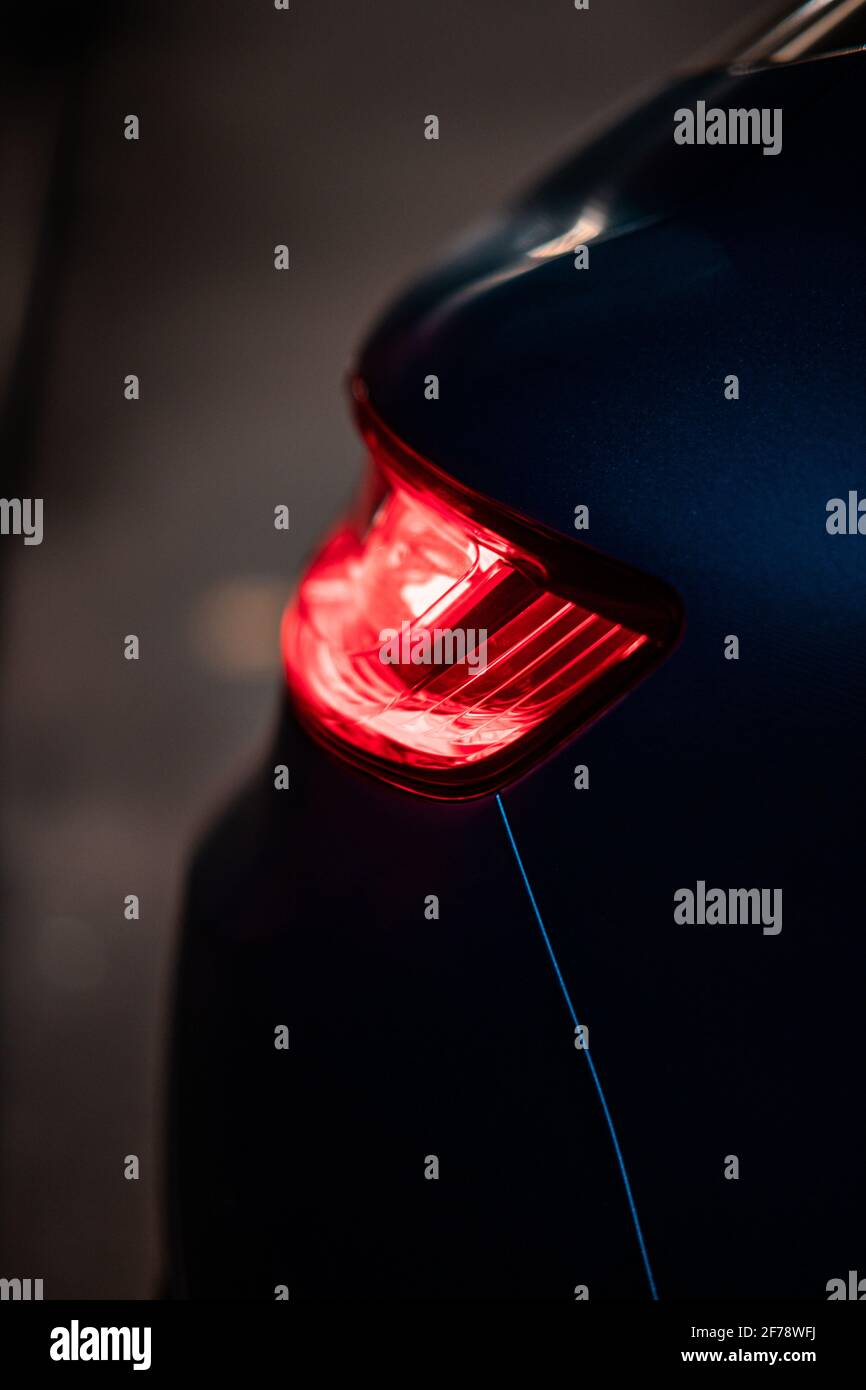 Galati, Rumänien, 13. April 2021: Blaue Renault Megane GT Line LED-Leuchte Stockfoto