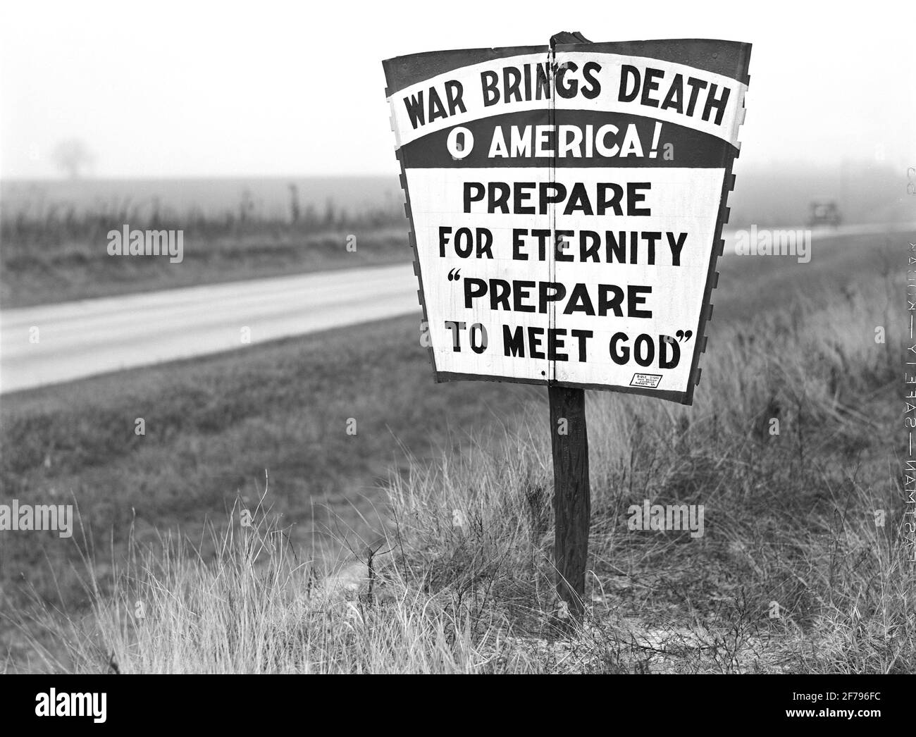 Religiöses Schild auf der Autobahn zwischen Columbus und Augusta, Georgia, USA, Marion Post Wolcott, U.S. Farm Security Administration, Dezember 1940 Stockfoto Religiöses Schild auf der Autobahn zwischen Columbus und Augusta, Georgia, USA, Marion Post Wolcott, U.S. Farm Security Administration, Dezember 1940 Stockfoto