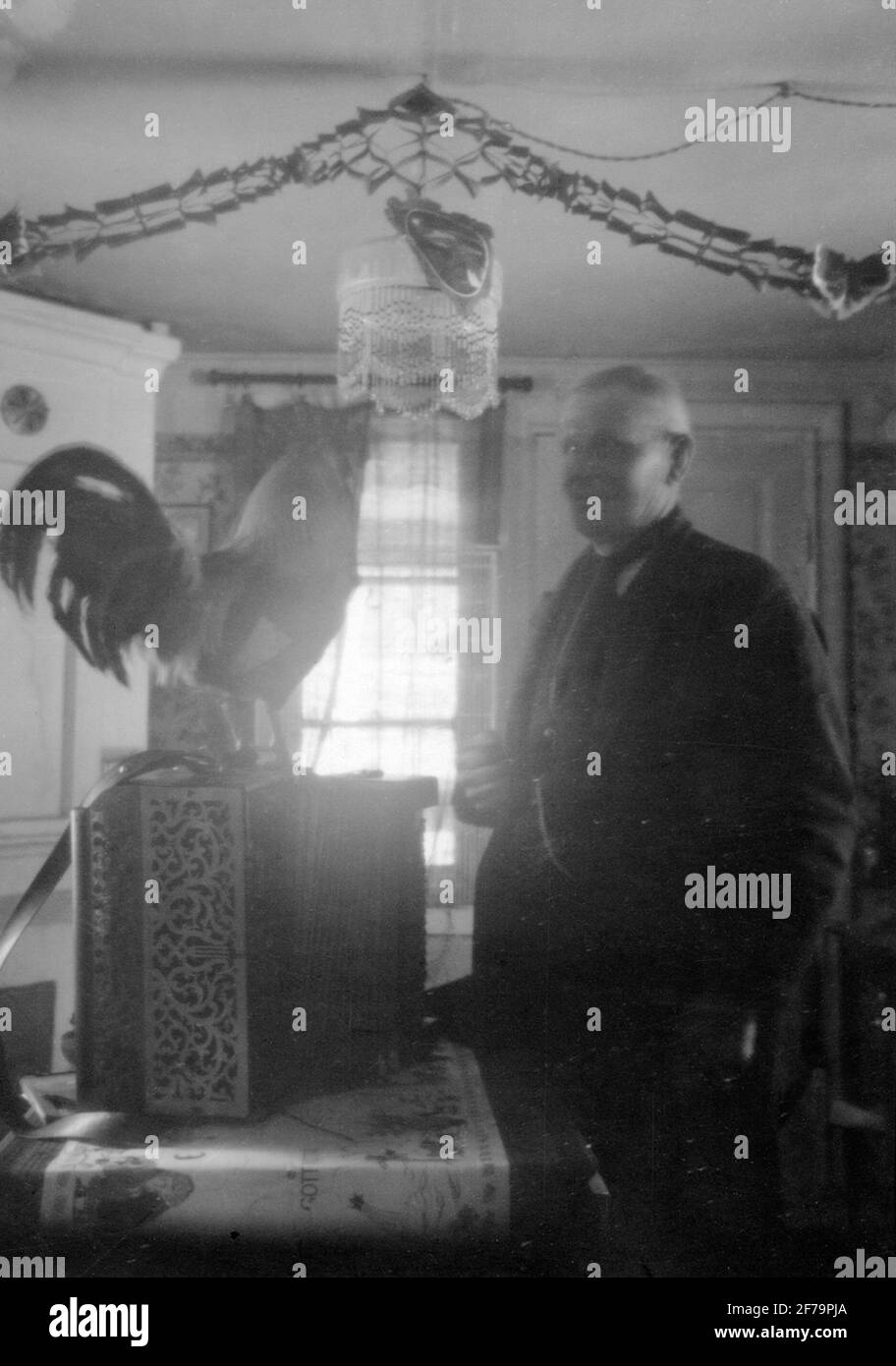 Elektrische Beleuchtung im Allgemeinen. Der Maschinist Theodor Samuelsson. Stockfoto