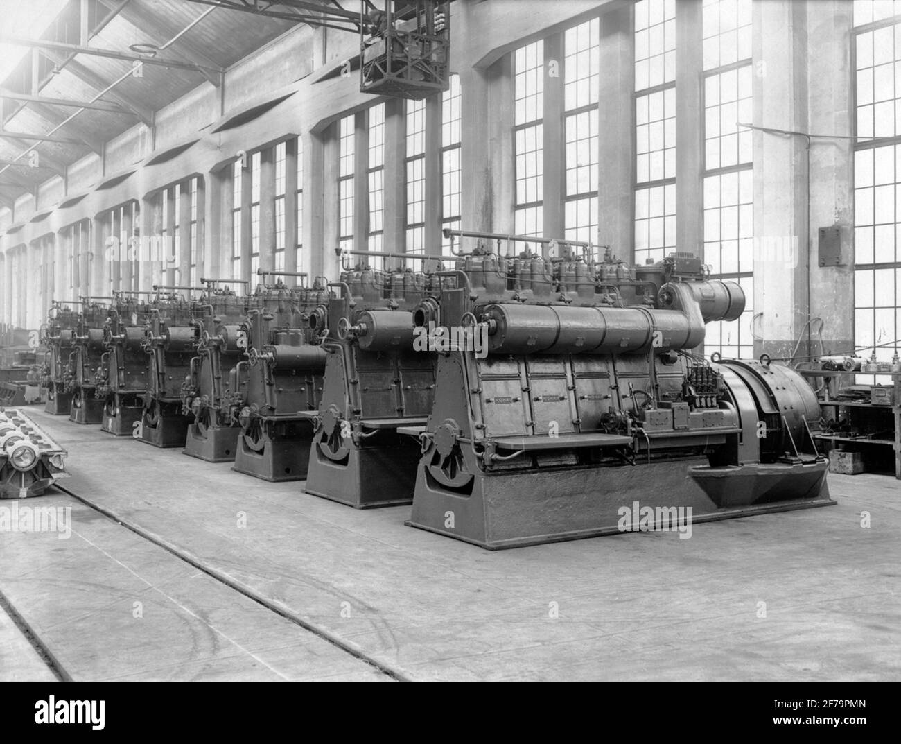 Elektrische Maschinen. Dieselmotoren Typ G lieferbereit. K. Hilfsmotoren, direkt an elektrischen Generator angeschlossen. Vorgesehen für den Einbau in große Motorschiffe. Stockfoto