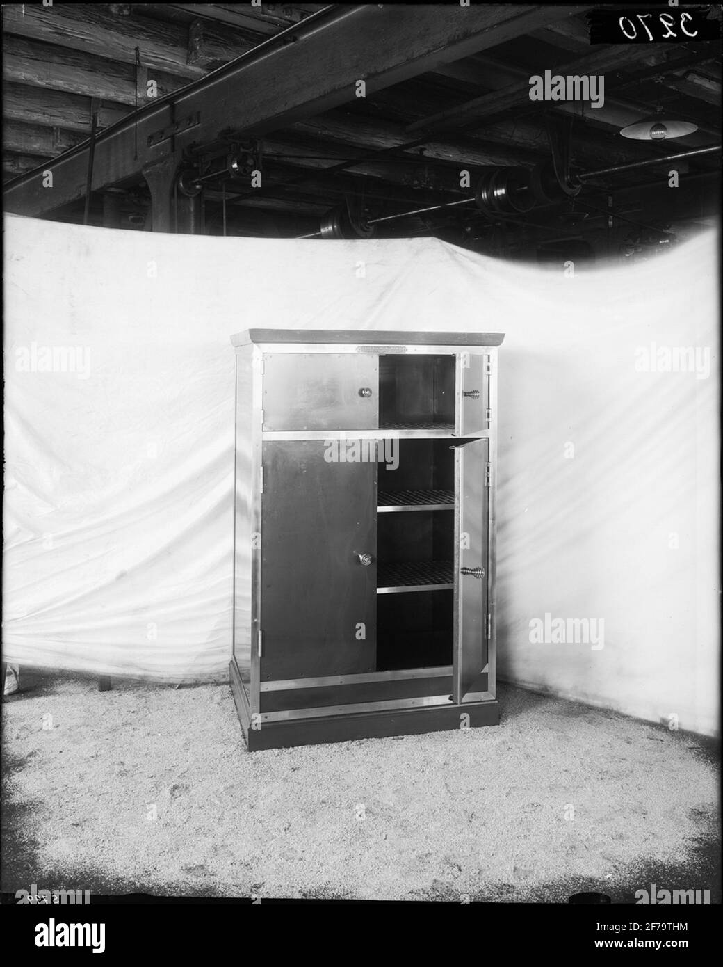 Heizschrank für Restaurantküche. Stockfoto