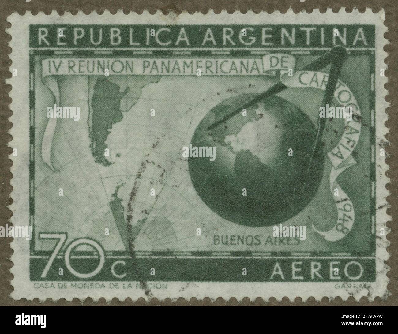 Briefmarke der philatelistischen Motivsammlung von Gösta Bodman, begonnen 1950, Briefmarke aus Arnegtina, 1948. Bewegungen des Globus und Argentiniens Karte. '4: Der Panamerikanische Kongress 1948 in Buenos Aires: Geographer Congress'. Stockfoto