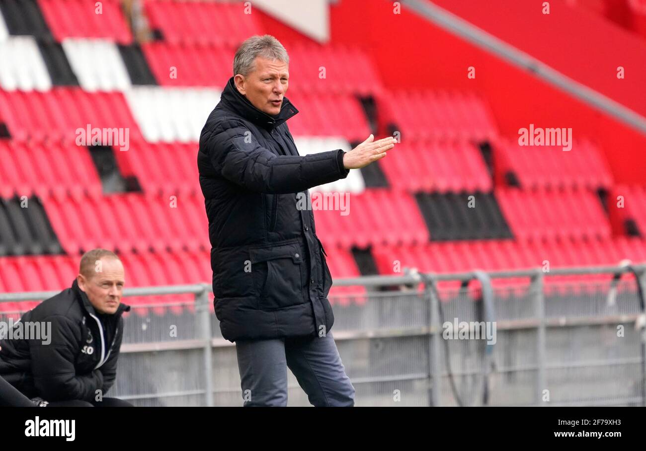 Trainer Frank Wormuth (Herakles) während der Eredivisie Football PSV-Herakles Almelo am 4. April 2021 in Eindhoven, Niederlande Credit: SCS/Soenar Chamid/AFLO/Alamy Live News Stockfoto