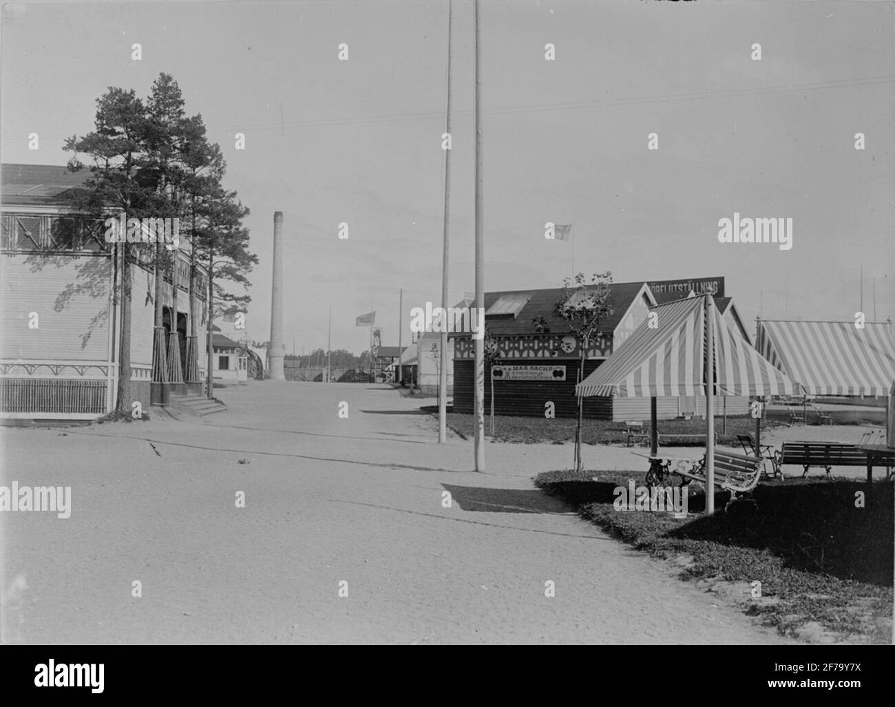 Wald- und Möbelausstellung. Außenbild. Industrie- und Kelle-Ausstellung in Gävle 1901. Bild aus dem Bildmaterial der Zeitschrift hemmet. Stockfoto