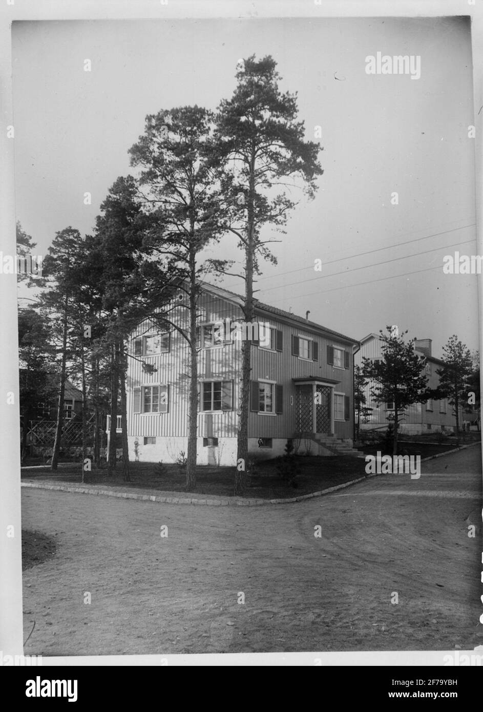 Bau- und Bo-Ausstellung in Apple Bay im Jahr 1927. König Gustaf V. bei der Eröffnungsfeier. Außenbild des Hauses mit Veranda. Stockfoto