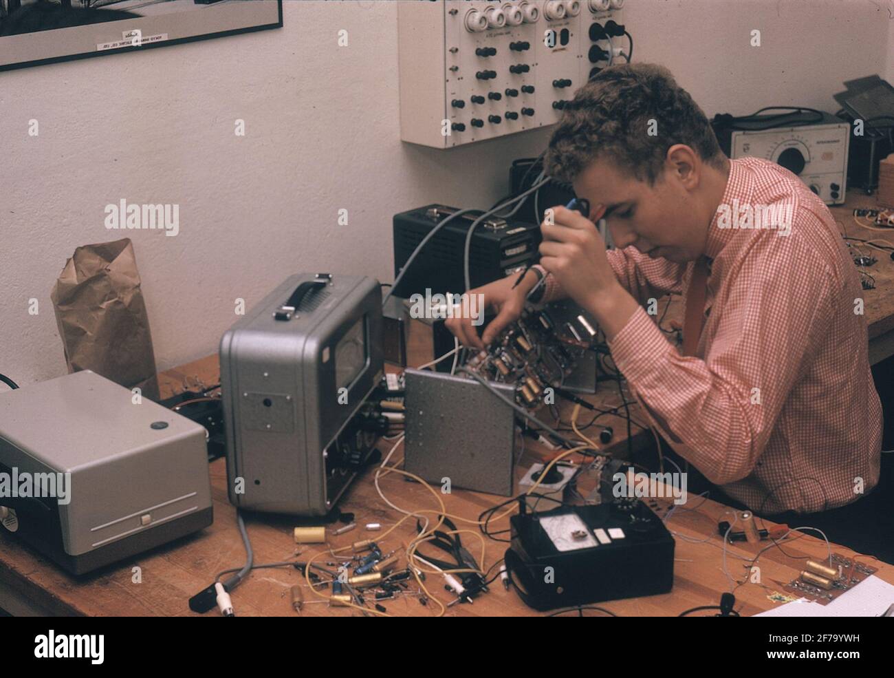 Funktechnik auf der KTH, 1963. Fotos gestiftet von Gunnar Markesjö 2007-11-07. Stockfoto