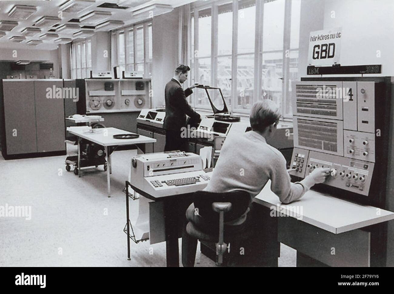Foto, das von Yngve Hellström im Zusammenhang mit dem Erinnerungsbericht im Rahmen des Projekts "From Mathematics machine to IT" gestiftet wurde.Grieve arbeitete als Datenoperator bei Postgirot (G-Data), wo das Bild 31/12-68 von Yngve Hellström aufgenommen wurde. Stockfoto