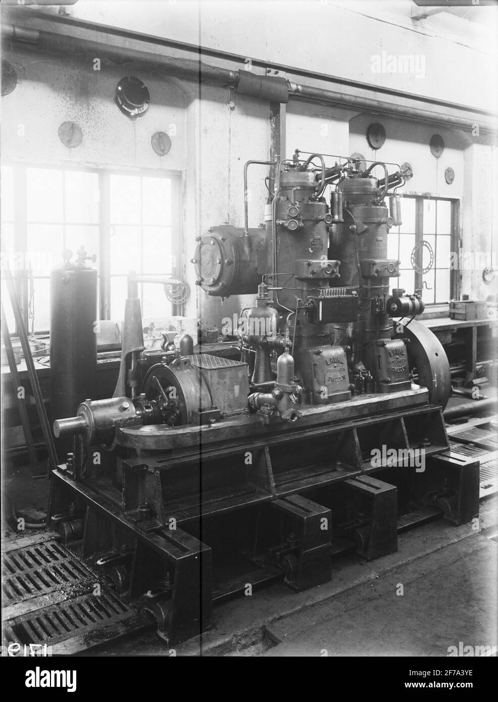 100 hk 2 Zyl. Marin Motor 214b mit Elektrostart. Stockfoto