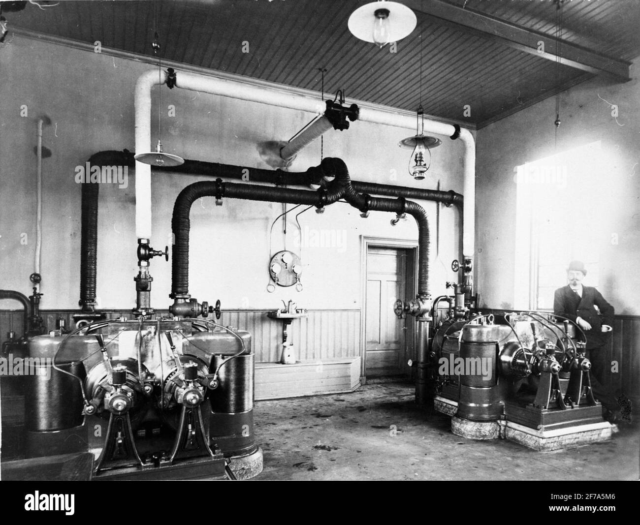 Dampfturbine. Möglicherweise jemand in Falun. Eine Person an der Dampfturbine. Stockfoto