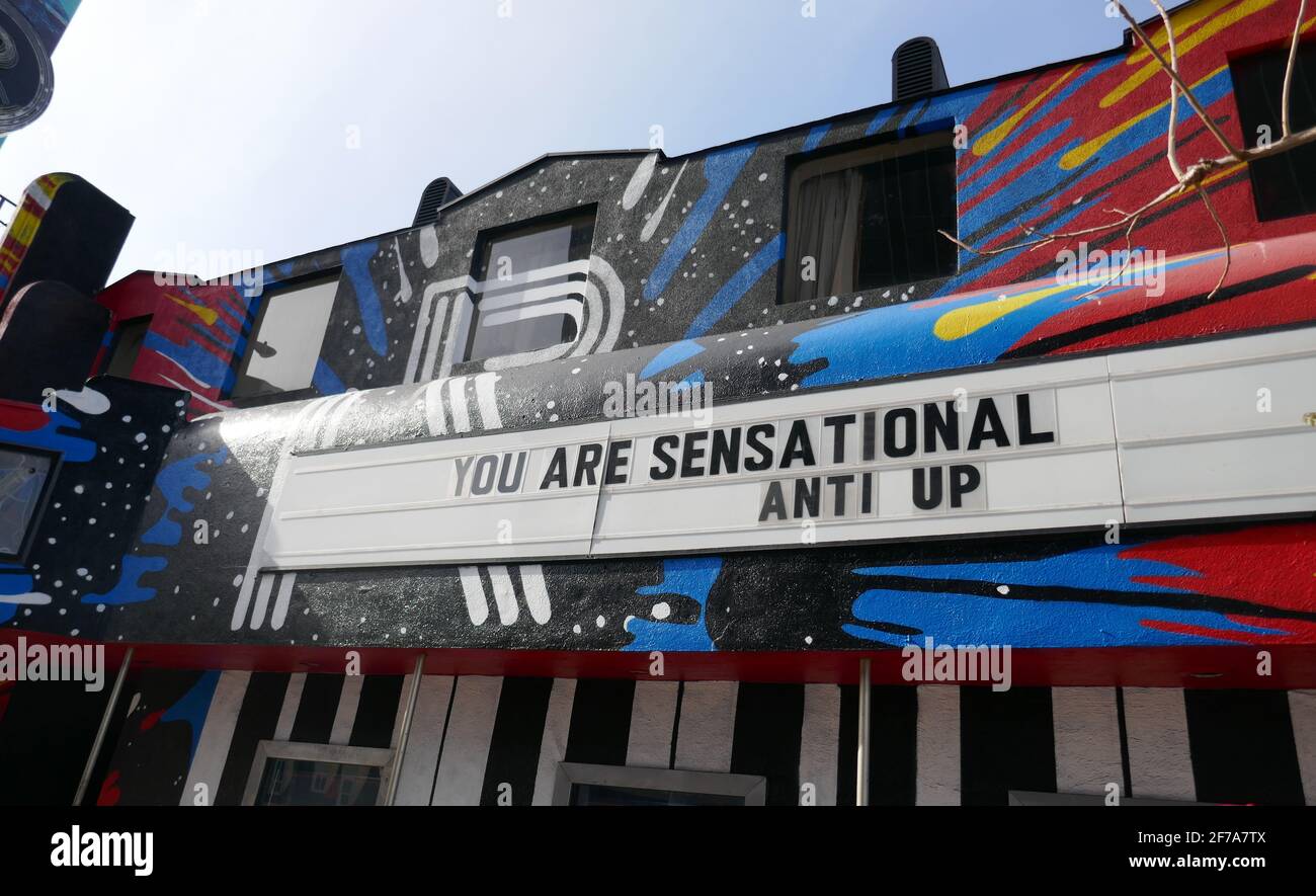 West Hollywood, California, USA 5. April 2021 EINE allgemeine Sicht der Atmosphäre von Marquee mit "You are Sensational" im Roxy am 5. April 2021 auf dem 9009 Sunset Blvd in West Hollywod, Kalifornien, USA. Foto von Barry King/Alamy Stockfoto Stockfoto