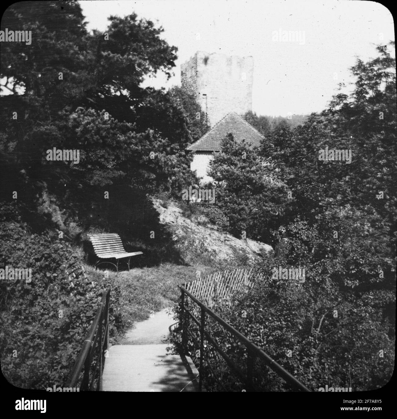 Skioptykonform mit Motiven des Spaziergangs an der Stadtmauer, Hornberg.das Bild wurde in Karton mit der Aufschrift: The Journey 1908 gespeichert. Donaueschingen 3. Hornberg 4. Stockfoto