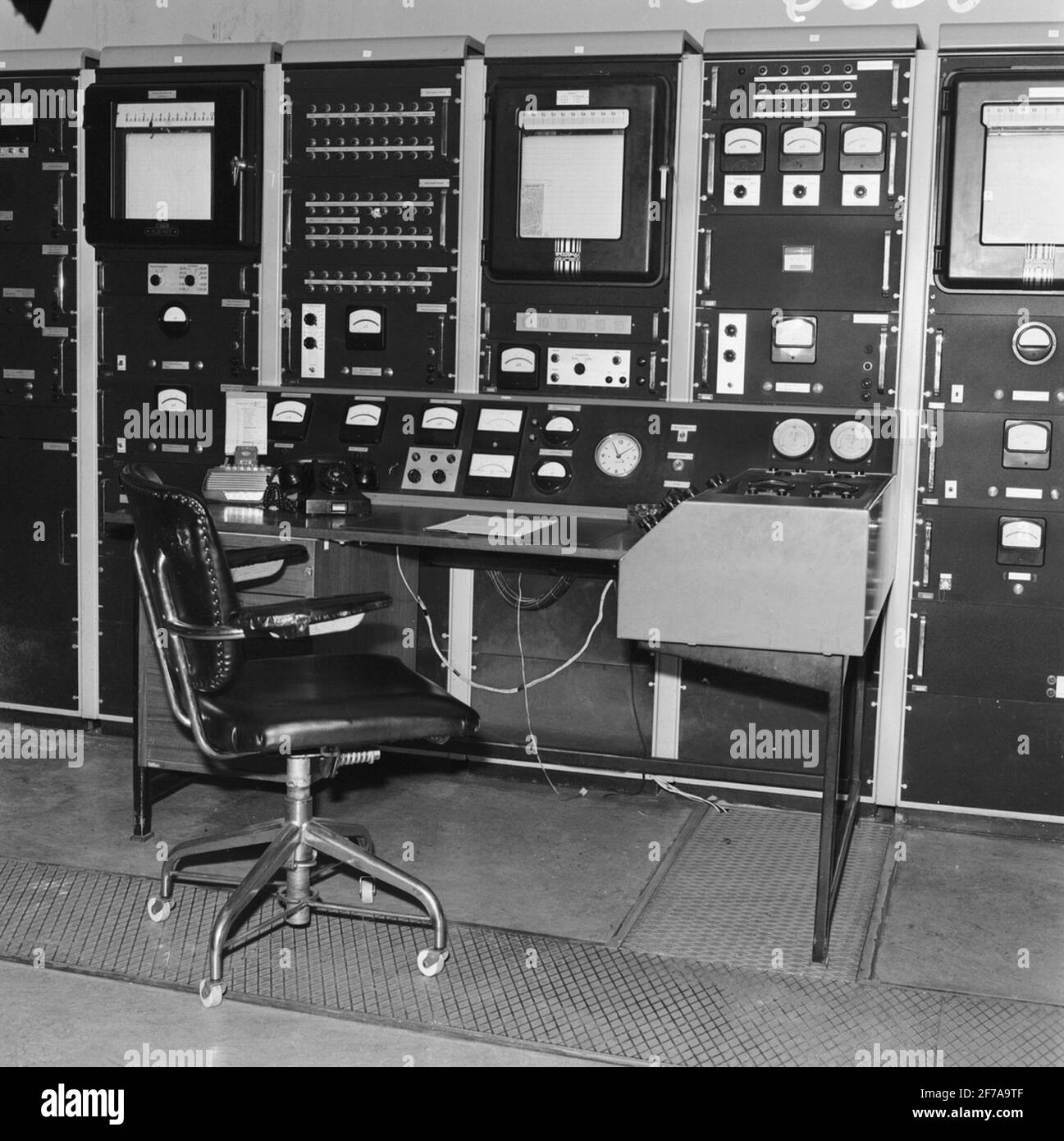 Bauteil an Reaktor R1 stellen. Stockfoto