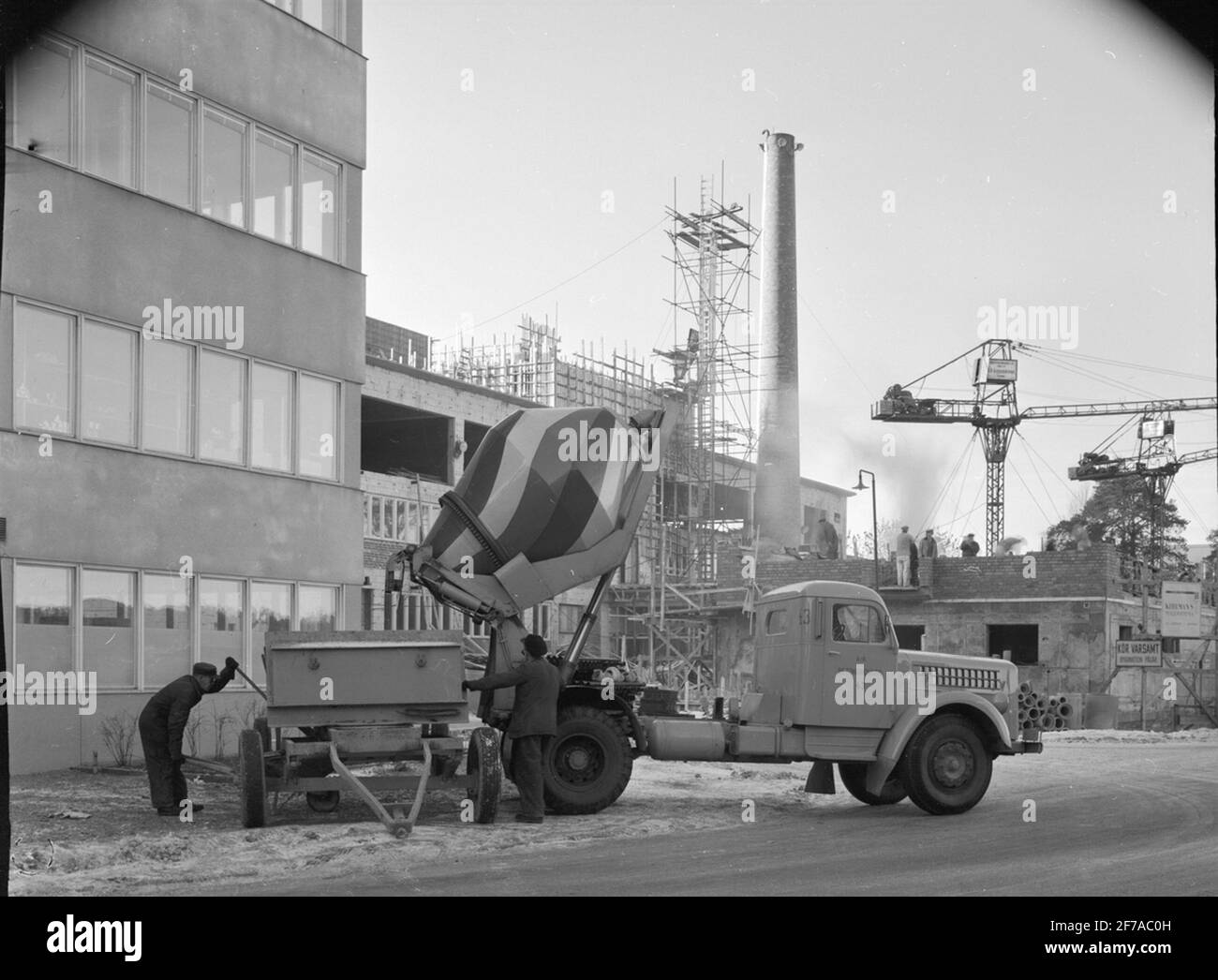 CementBlandarlastbil. Stockfoto