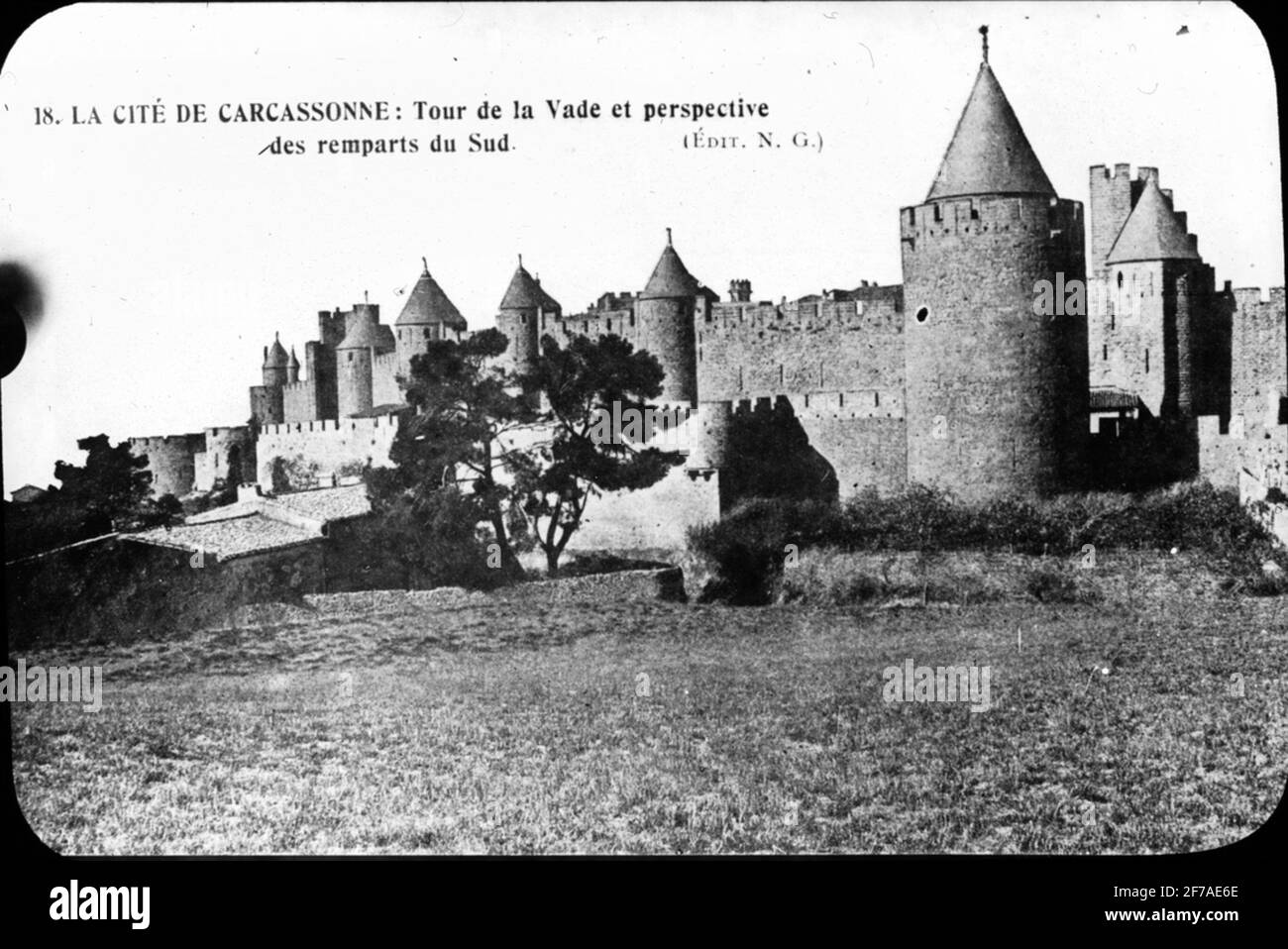SkiopT-Ikone mit Motiven der mittelalterlichen Stadt Carcassonne.das Bild wurde in Karton mit der Aufschrift Höstesan 1907 aufbewahrt. Carcassonne 6. Nein 15. Stockfoto