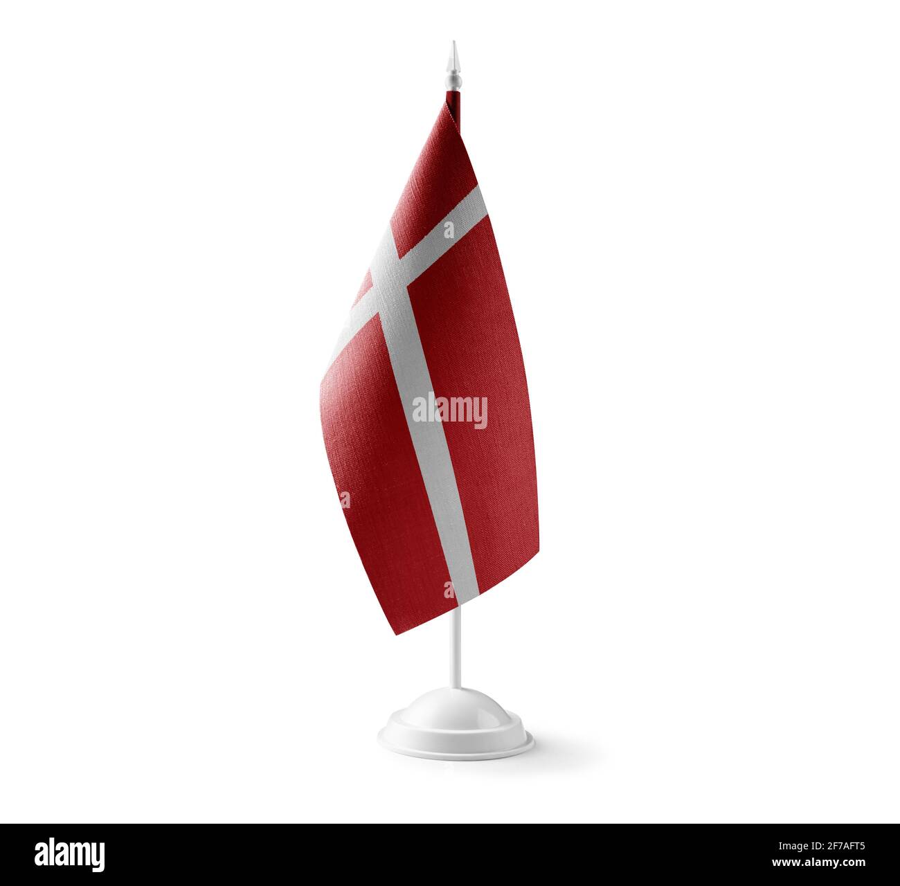 Kleine Nationalflagge Dänemarks auf weißem Hintergrund Stockfoto