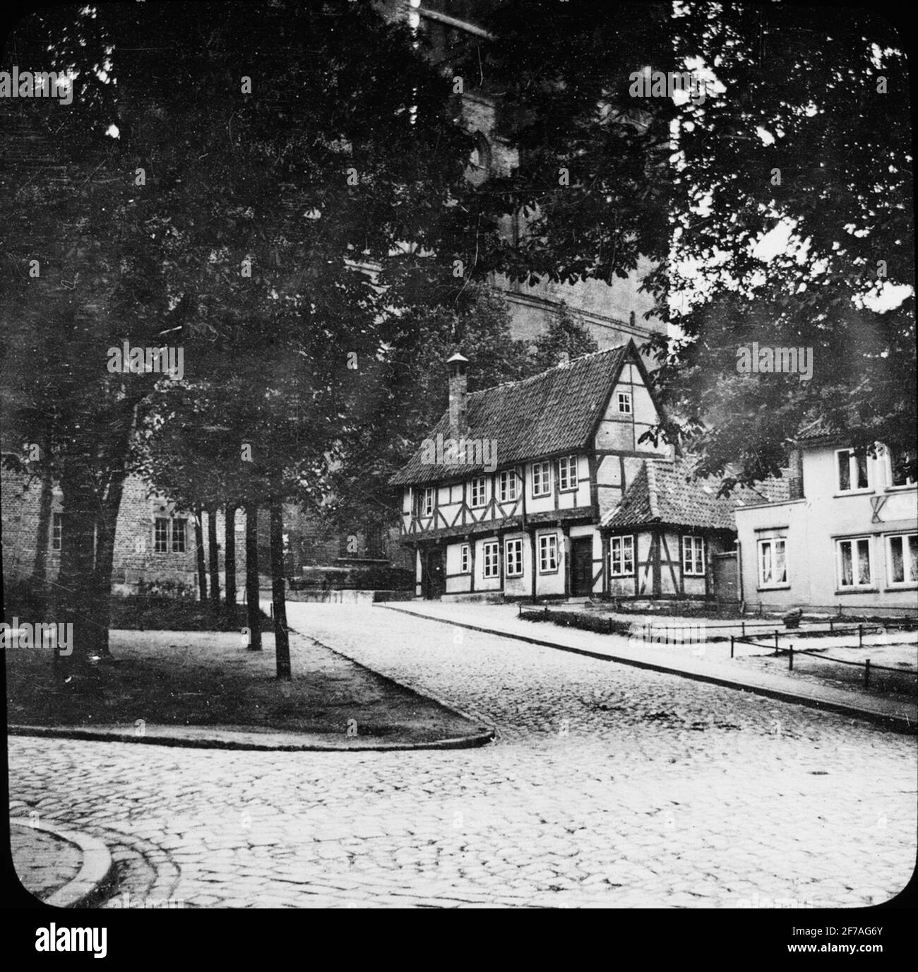 Skioppty-Bild mit Motiven aus Lübeck.Pilden wurde in Karton gelagert mit der Aufschrift: Trip 1907. Lübeck 8. 2 Stockfoto