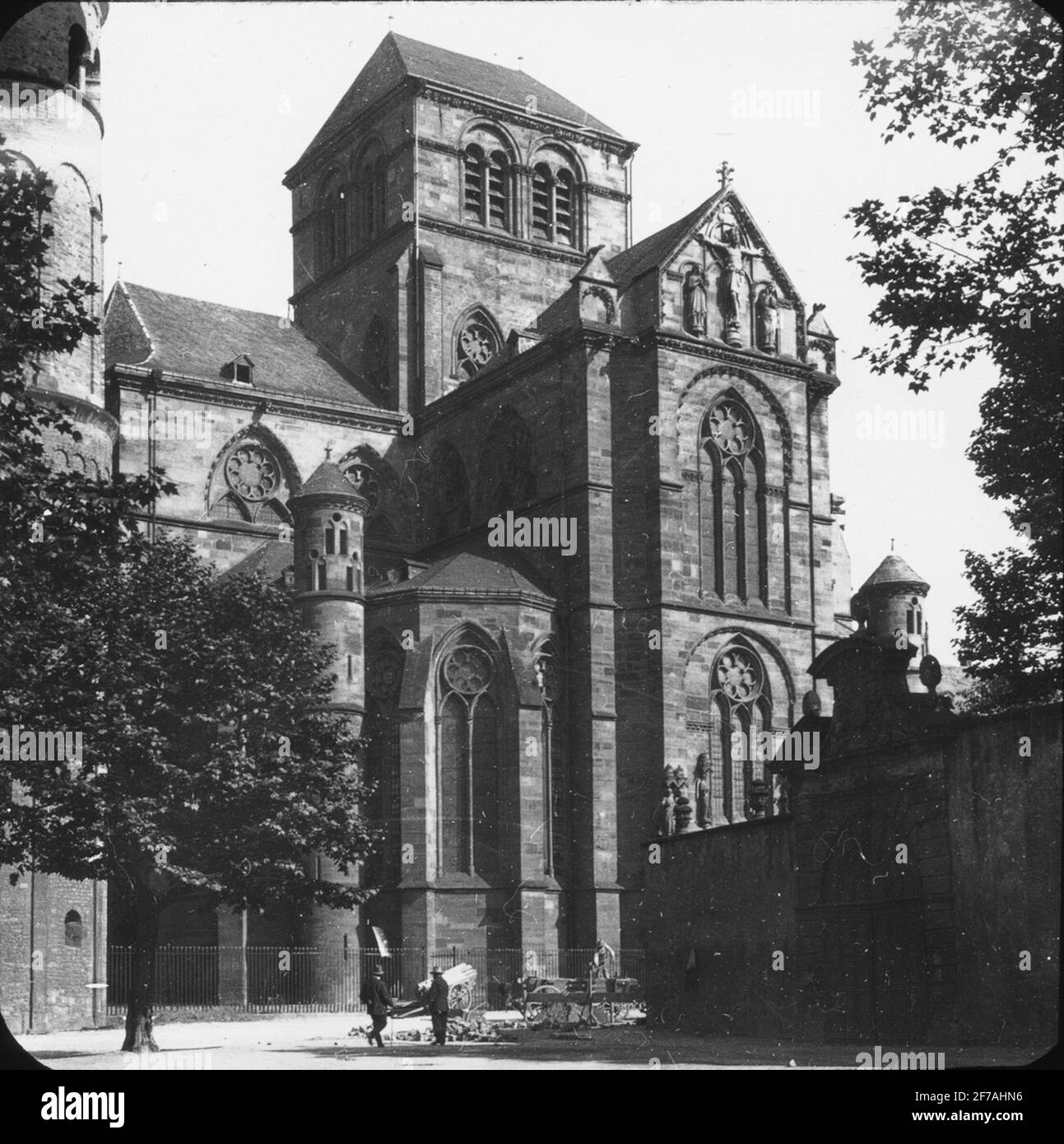 SkiopT-Ikone mit Motiven einer unbekannten Kirche, möglicherweise in Traken um Andernach.das Bild wurde in Karton mit der Aufschrift: The Journey in 1904 aufbewahrt. Andersnach I. Stockfoto