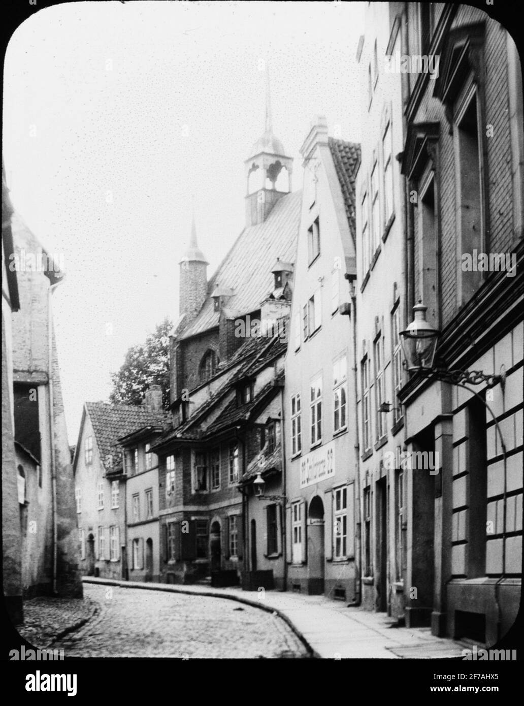 Skiopticone-Bild mit Motiven aus der Schillstraße im Kloster St. Johannis, Stralsund.das Bild wurde in Karton mit der Aufschrift: The Journey in 1912 gespeichert. Stralsund. Text auf Bild: 'St. Johannis-Kloster Schillstraße“. Stockfoto