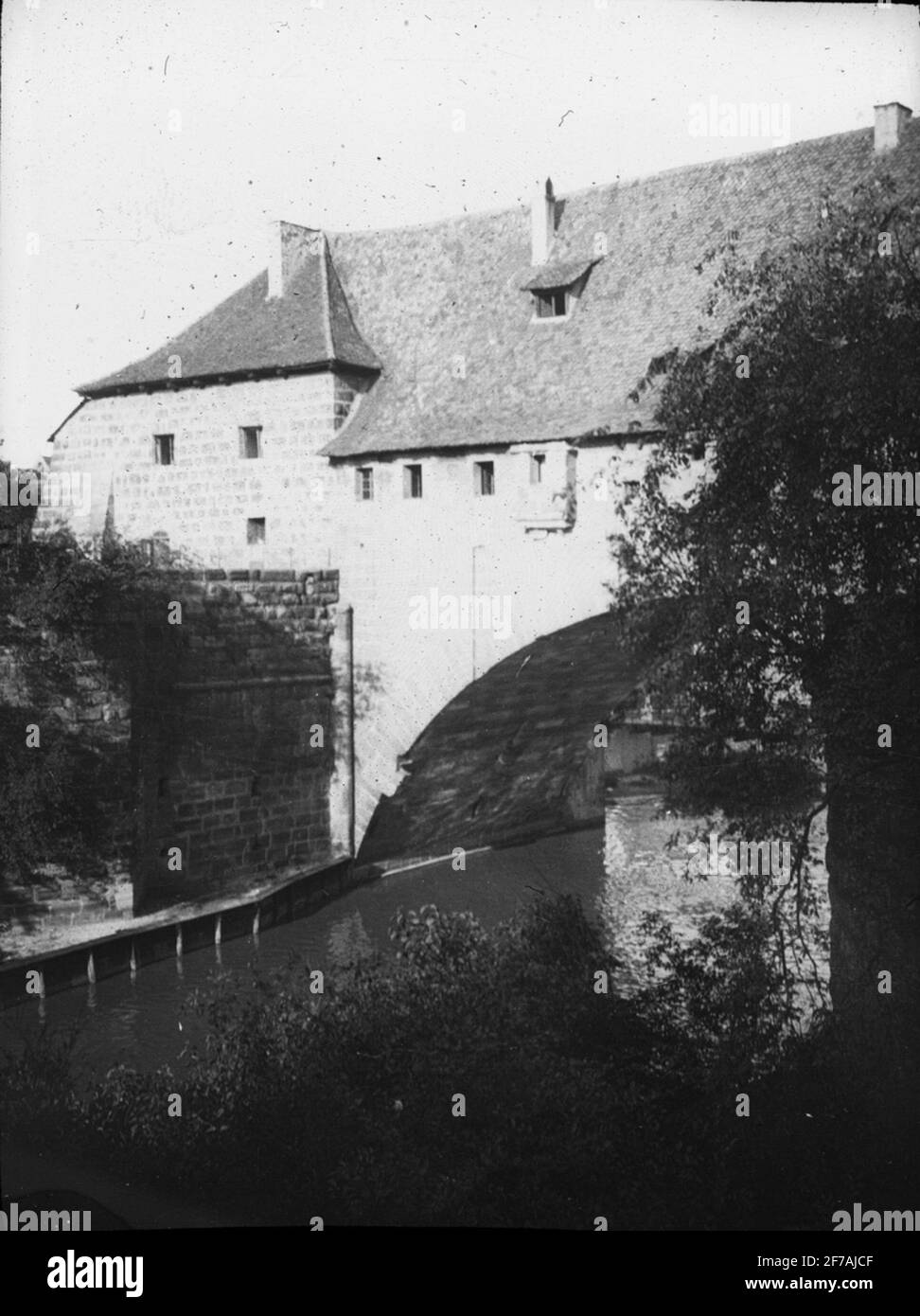 Skioptisches Bild mit Motiven des Frontfestes Burg Nürnberg mit der Pegnitz. Das Bild wurde in Karton mit der Aufschrift Spring Travel 1910 aufbewahrt. Nürnberg 9. XVII. Stockfoto