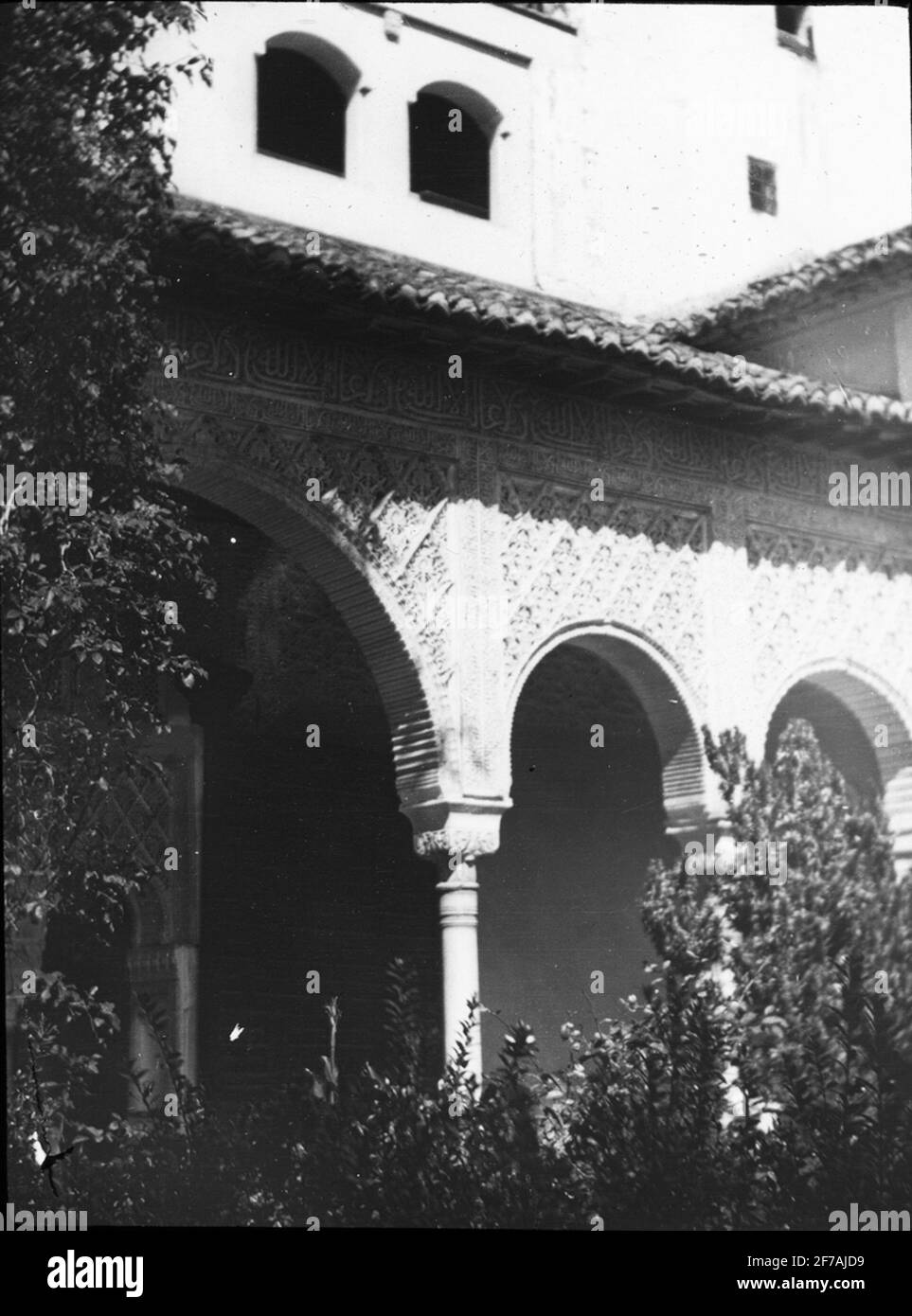 SkiopT-Ikone mit Motiven aus dem Palast Generalife.das Bild wurde in Karton mit der Aufschrift Höstesan 1910 aufbewahrt. Alhambra 9. N: 21. Bildtext: 'Generalife'. Stockfoto