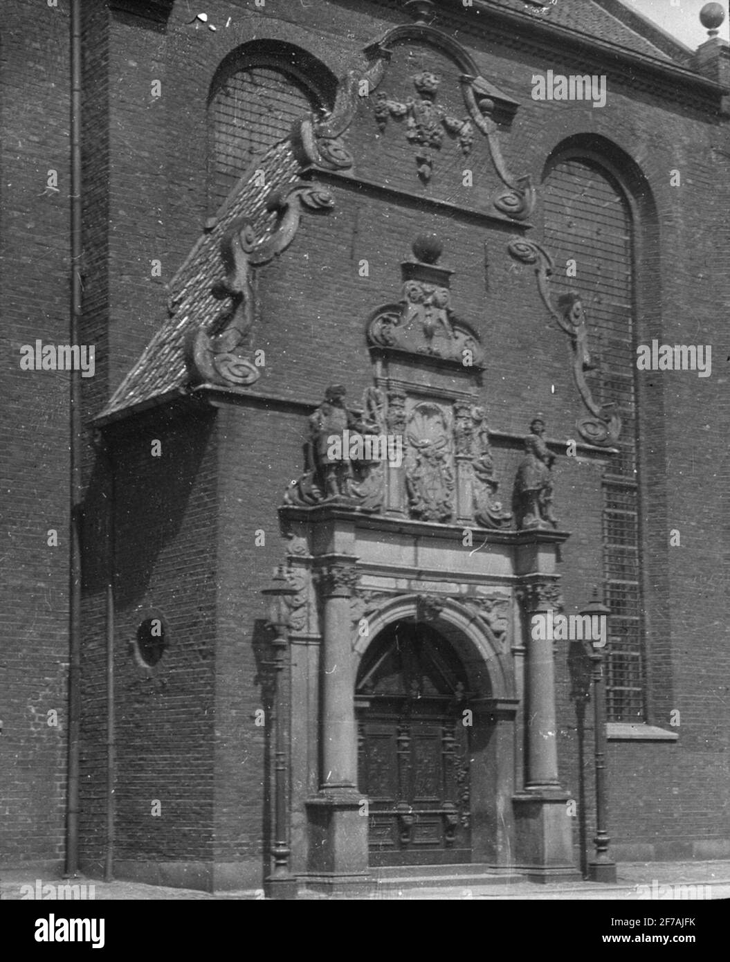 Skiopticone-Bild mit Motiven aus Kopenhagen. Möglicherweise die Kathedrale. Das Bild wurde in Karton gespeichert, der beschriftet ist: The Journey in 1904. Kopenhagen. Stockfoto