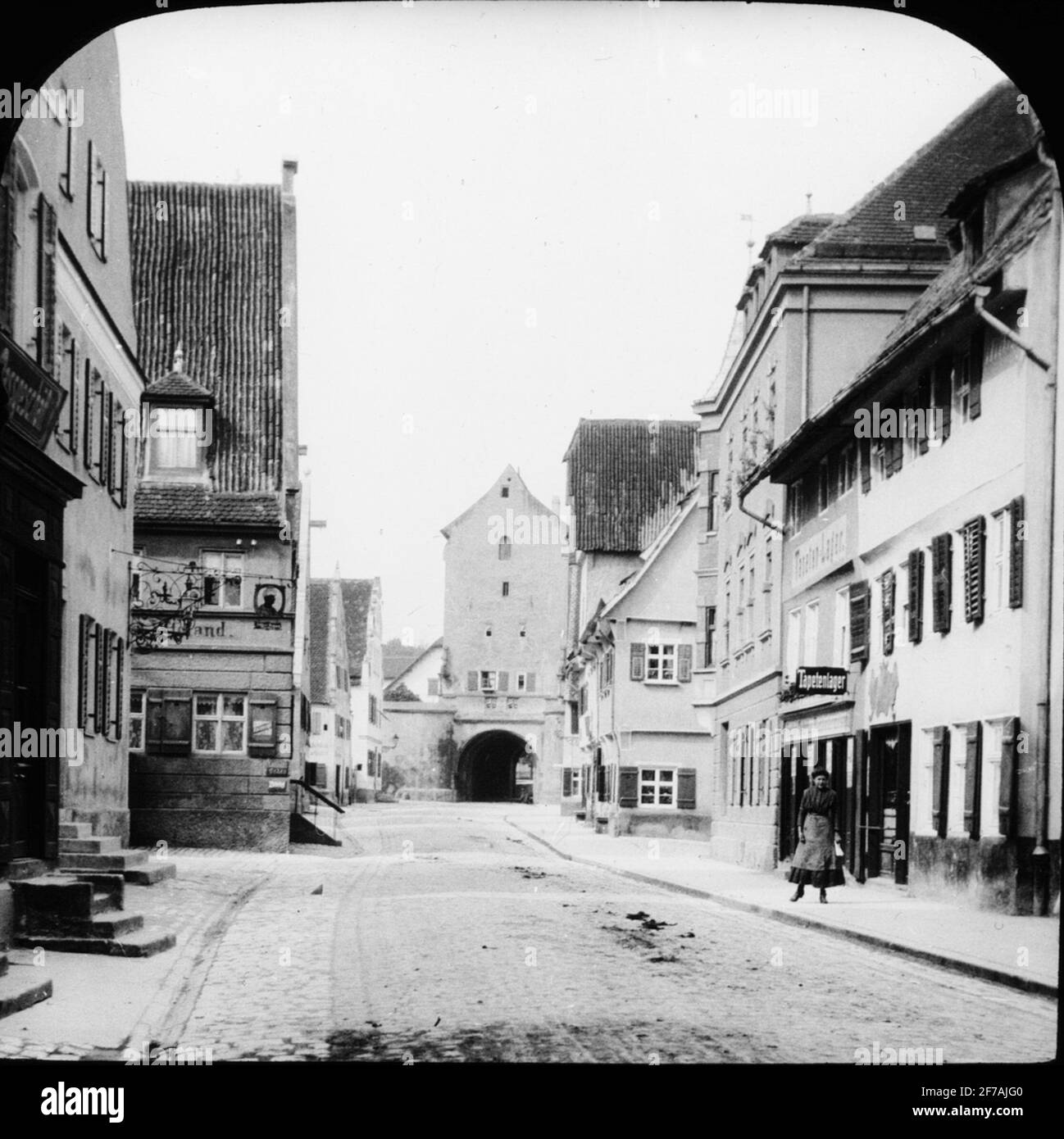 Skioptykonform mit Motiven Beachten Sie das Stadttor in den nödlingen.das Bild wurde in Karton mit der Aufschrift: Spring Travel in 1911 gespeichert. Növerningen IX. Stockfoto